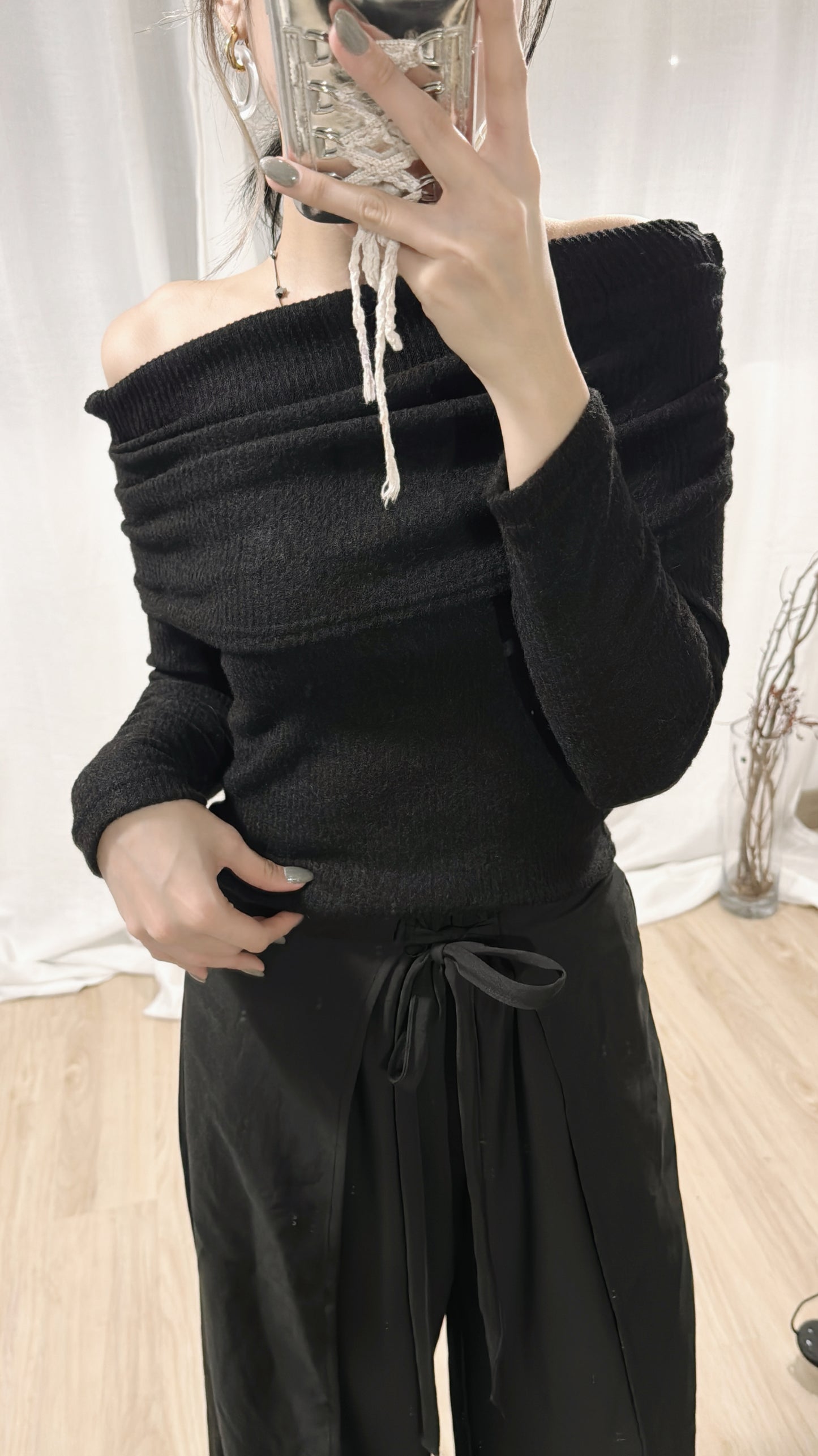 【✨氣質型選手!】Off shoulder comfy top/ Black