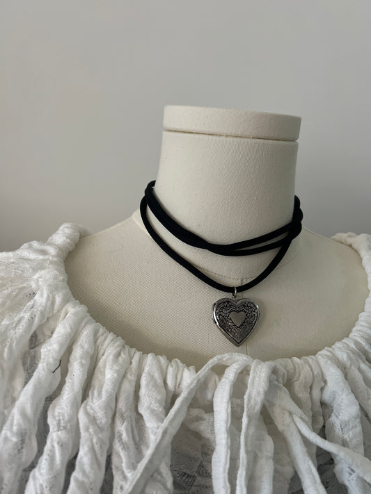 (MUST HAVE!) Heart Choker