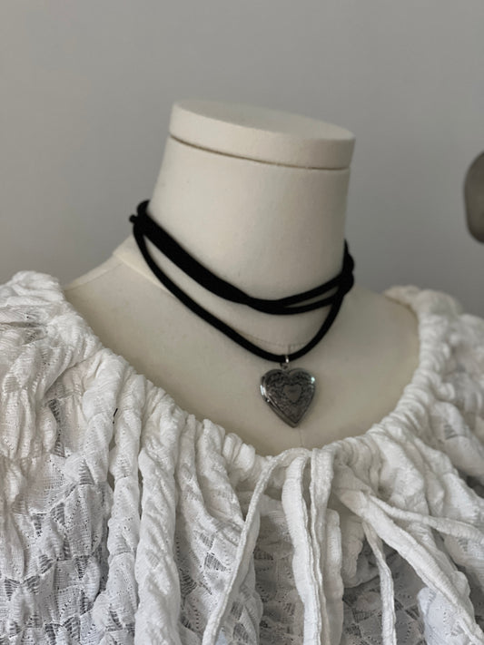 (MUST HAVE!) Heart Choker