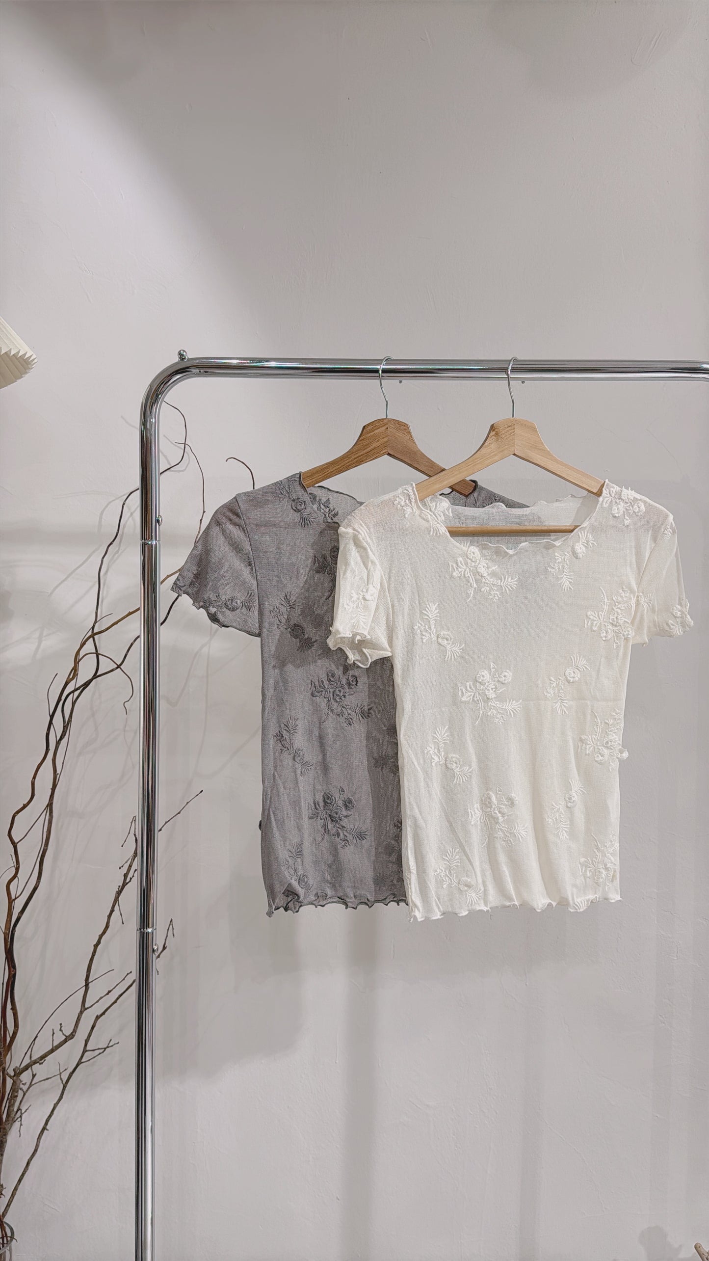 [ 預訂  ₊˚⊹♡ ] [ my picks! ] floral patterned tee / 2 colors