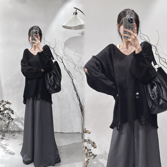 [預訂] V-neck oversized knit top / black