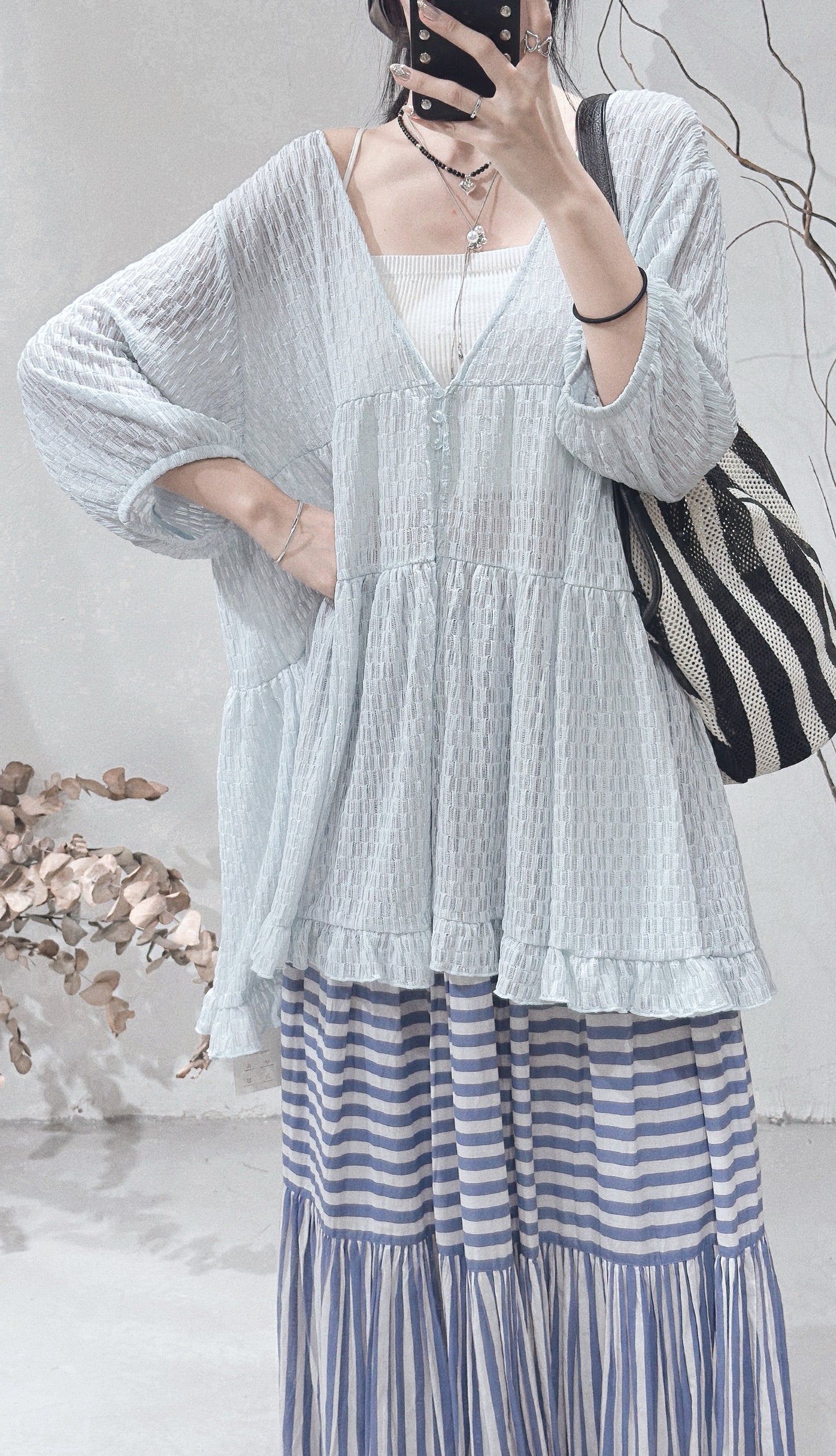 [ ˚.🎀༘⋆ 超高質！ ] checkered ballon sleeve blouse / blue
