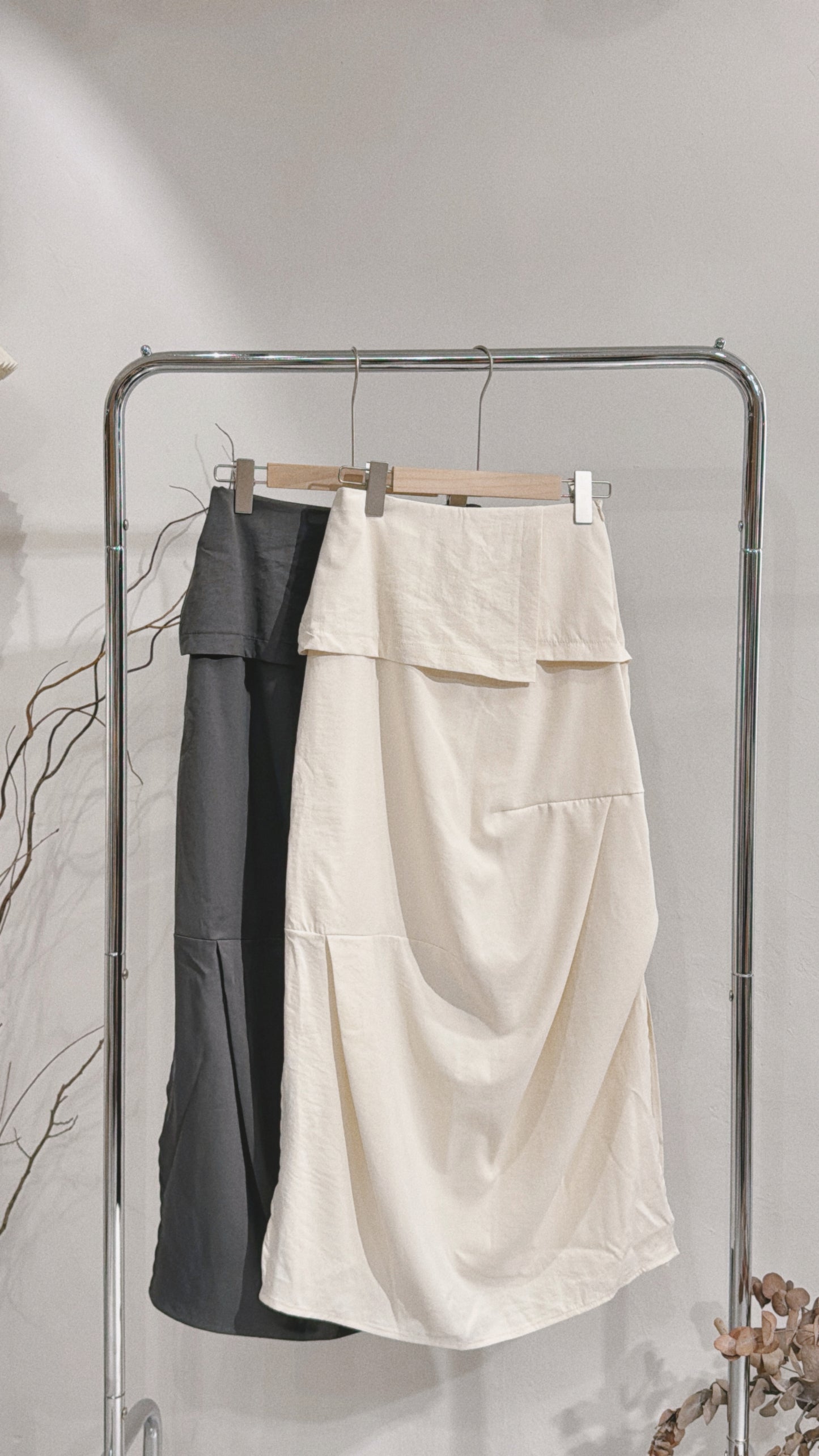 [ 預訂 🪽⋆ ՙִՙ ] dart skirt • 2 colors
