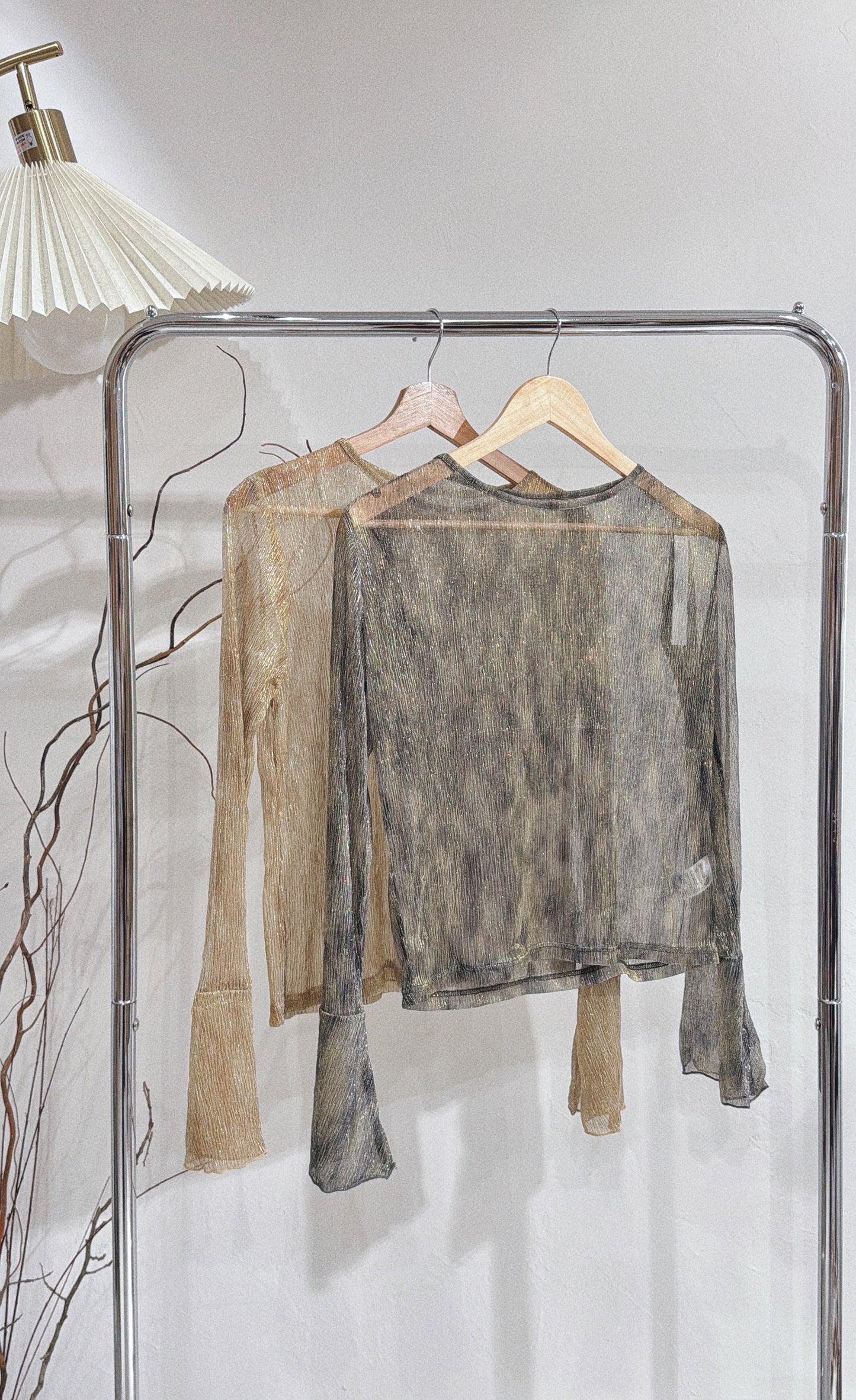 [ 現貨/預訂 ⋆.𐙚 ̊ ] [ 店主's pick! ] glossy textured top / 2 colors