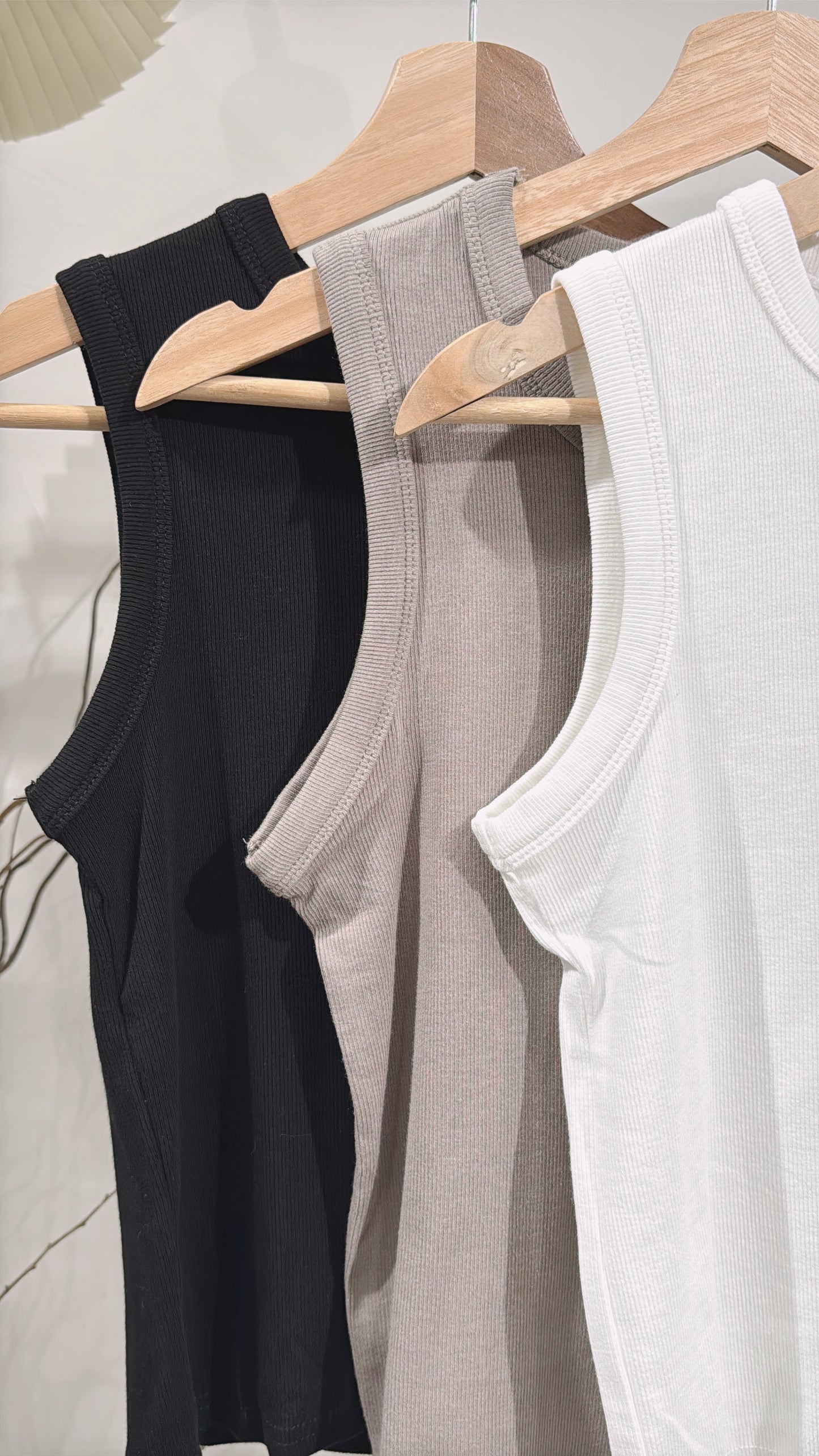 [ 首三日預訂價 $119🪽⋆ ] [ 實穿度超高！] round neck vest • 3 colors