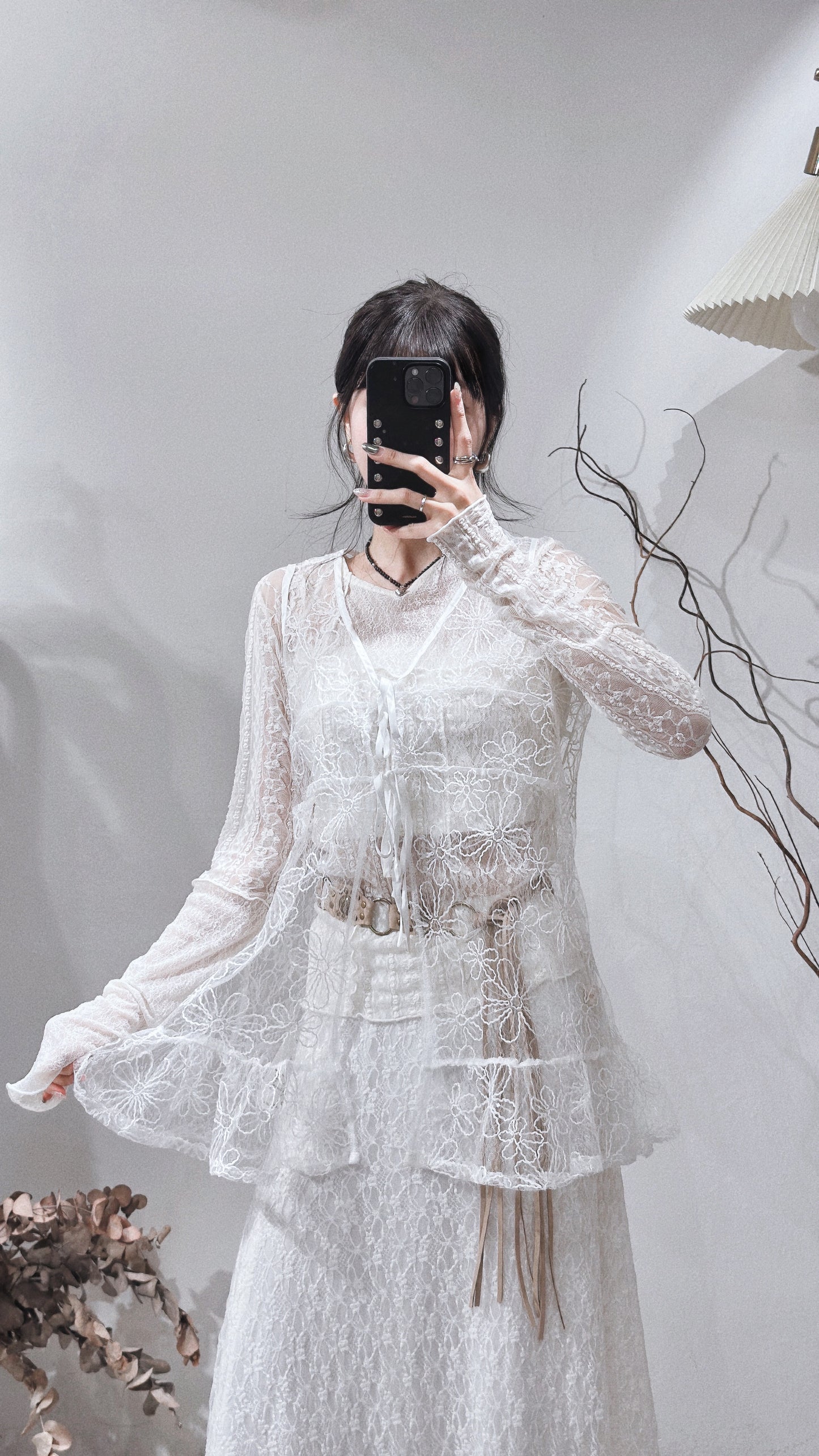 [ 現貨/預訂  📷 ༘ ⋆｡ ˚ ] bling bling floral vest / white