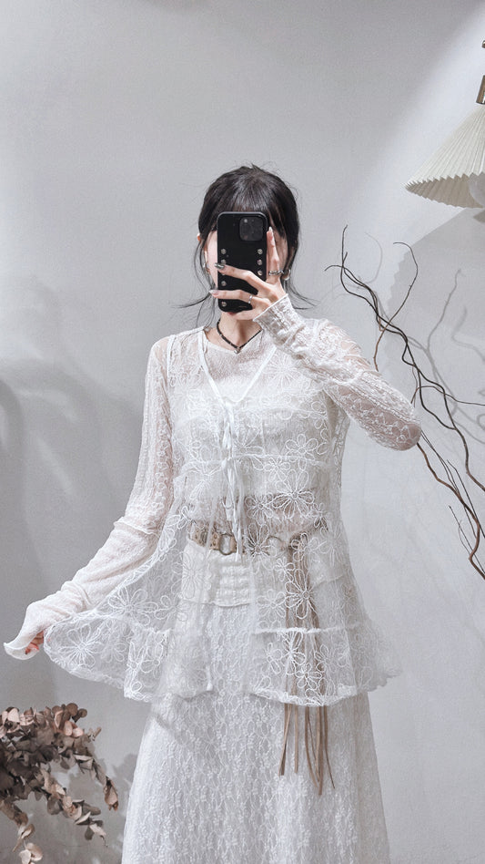 [ 現貨/預訂  📷 ༘ ⋆｡ ˚ ] bling bling floral vest / white