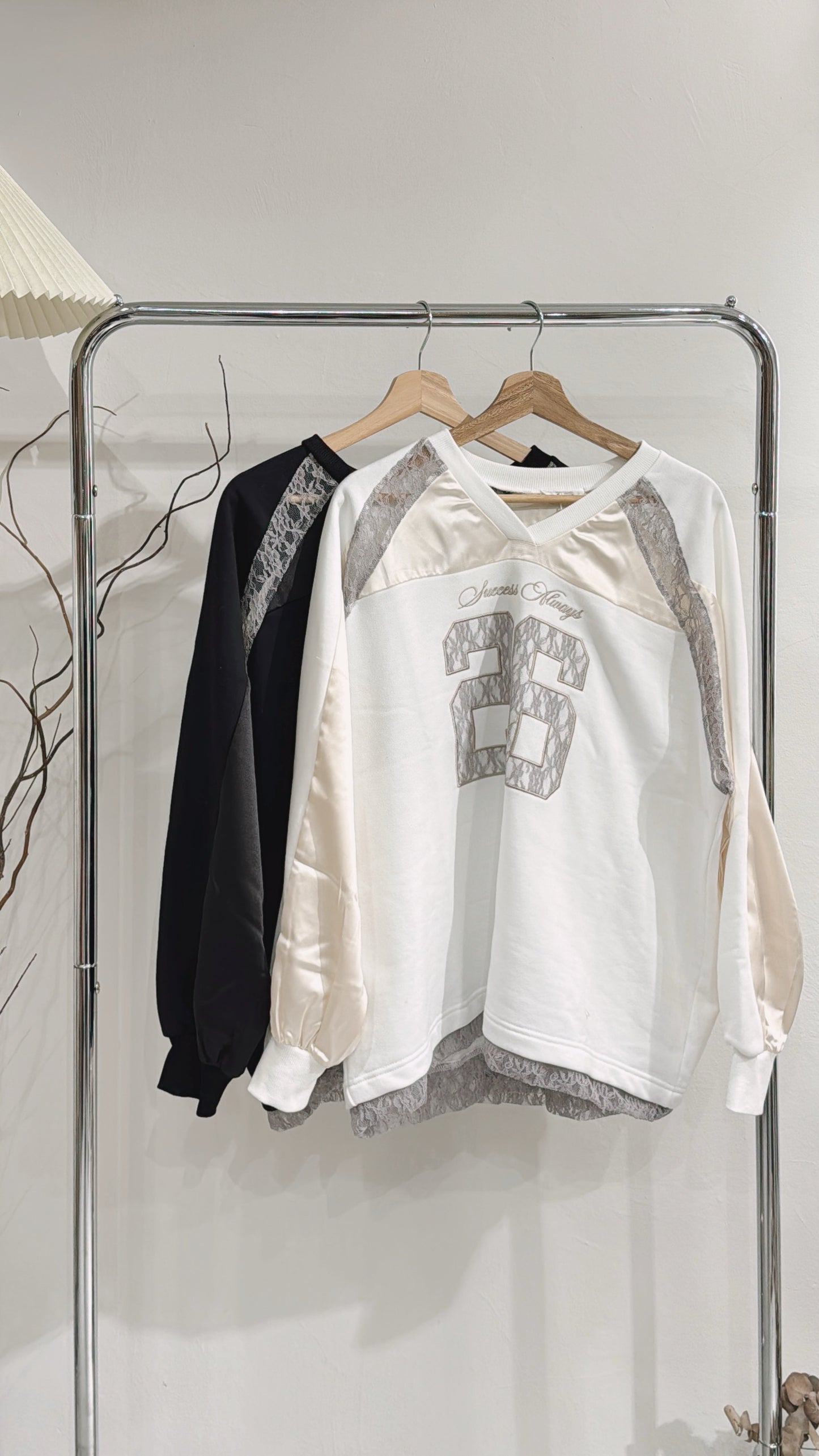 [ 現貨 / 預訂 ⋆𐙚 ̊ ] Lace logo game shirt / 2 colors