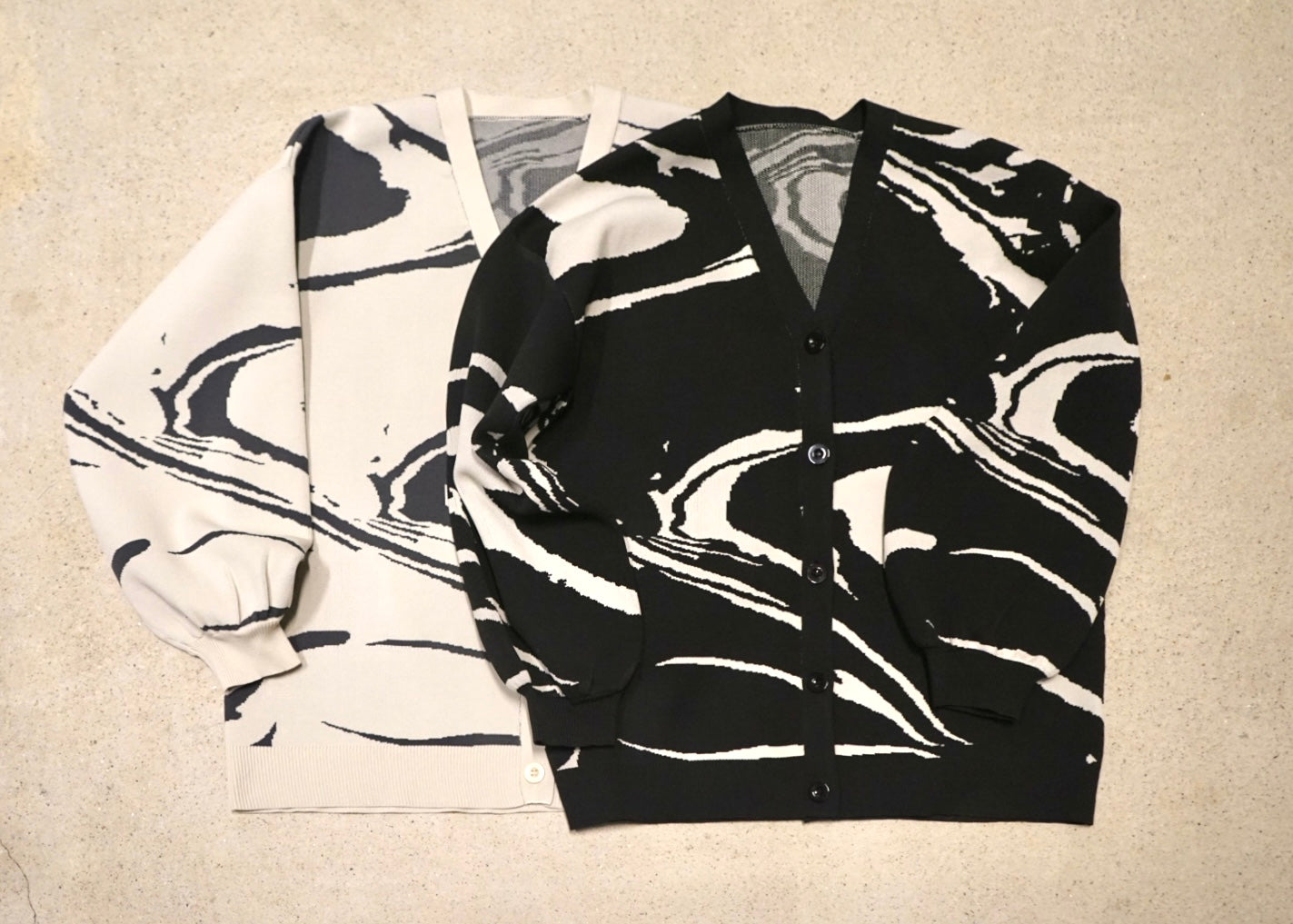 【超少見の PATTERN🧶】 Wave Print Knitted Outer / White