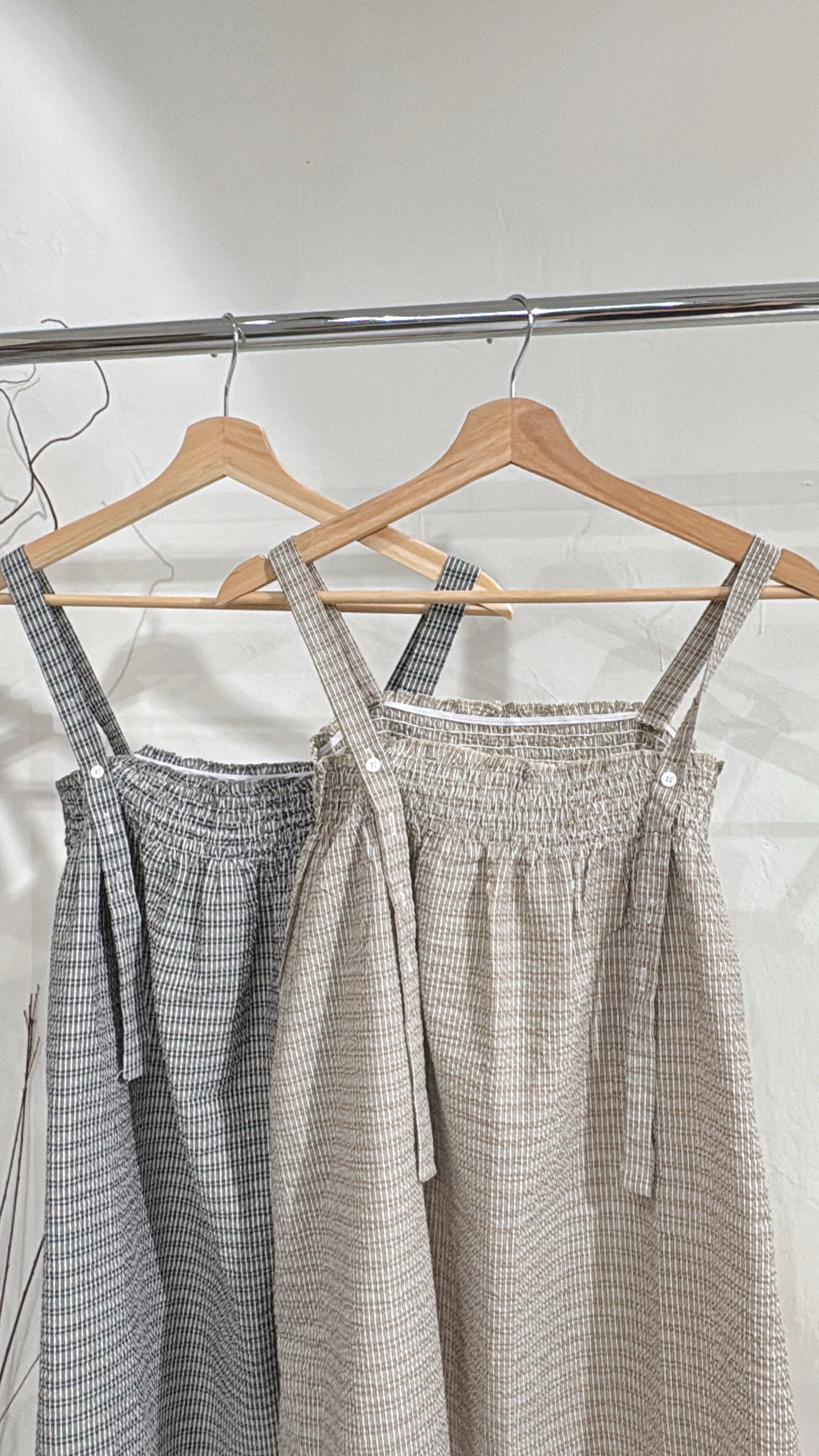 [ 現貨/預訂 𐙚˙⋆.] checkered cami / 2 colors