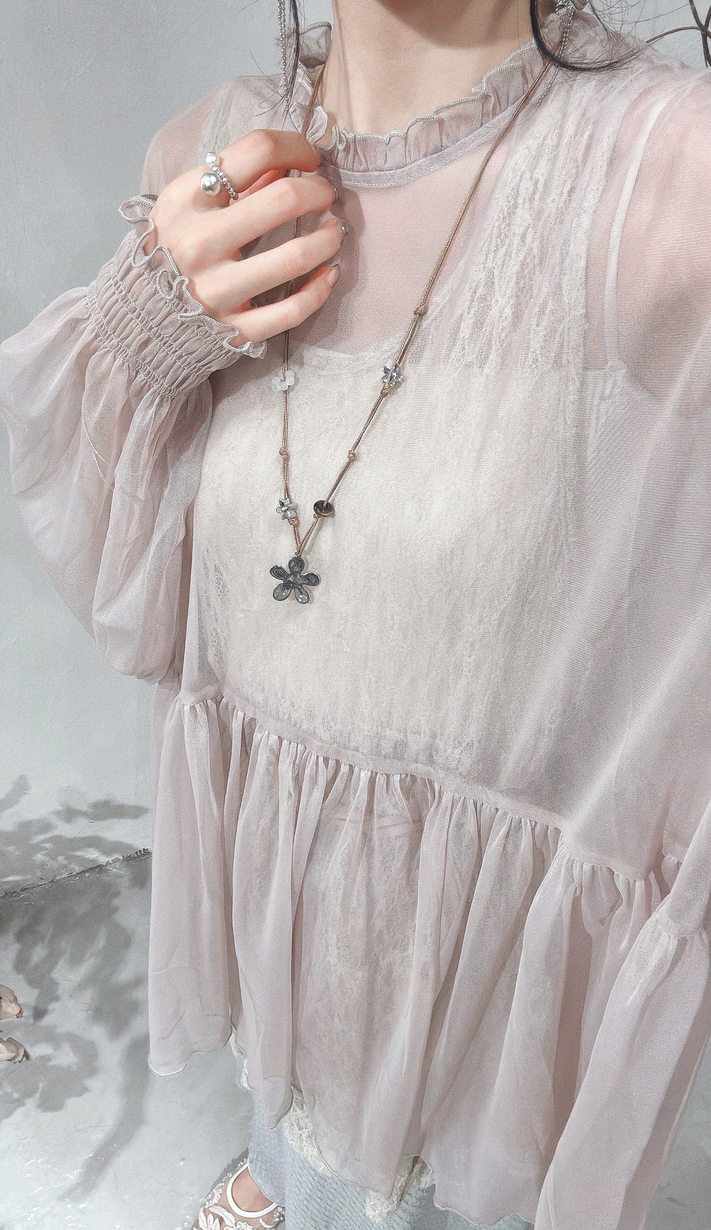 [ 現貨/預訂 ⋆.𐙚 ̊ ] [ 輕身！通透感！] Collared blouse / beige