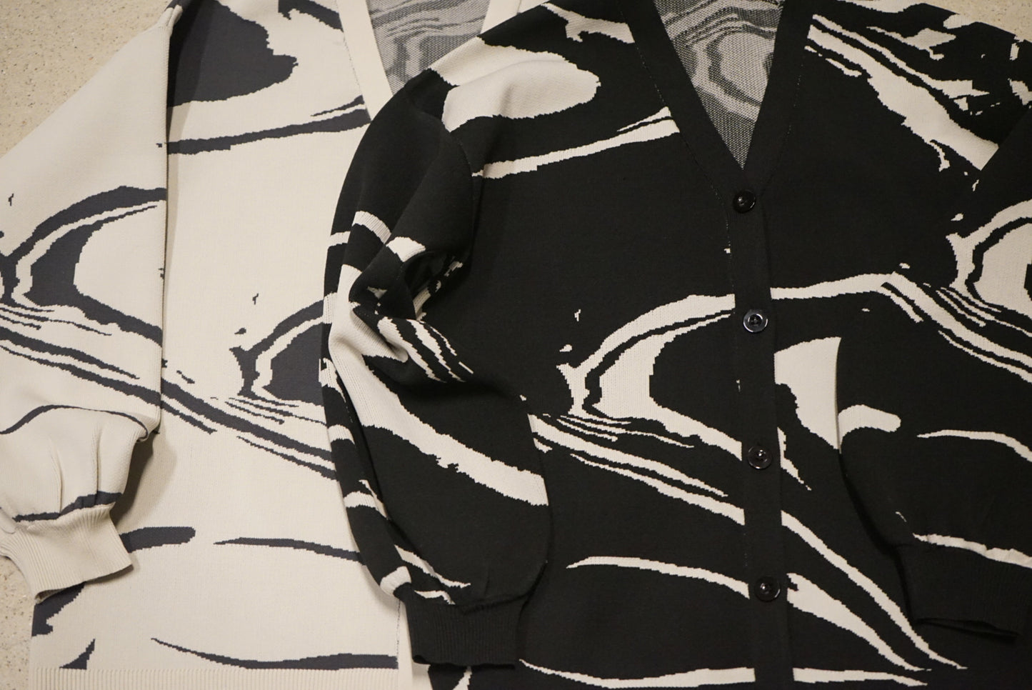 【超少見の PATTERN🧶】 Wave Print Knitted Outer / White