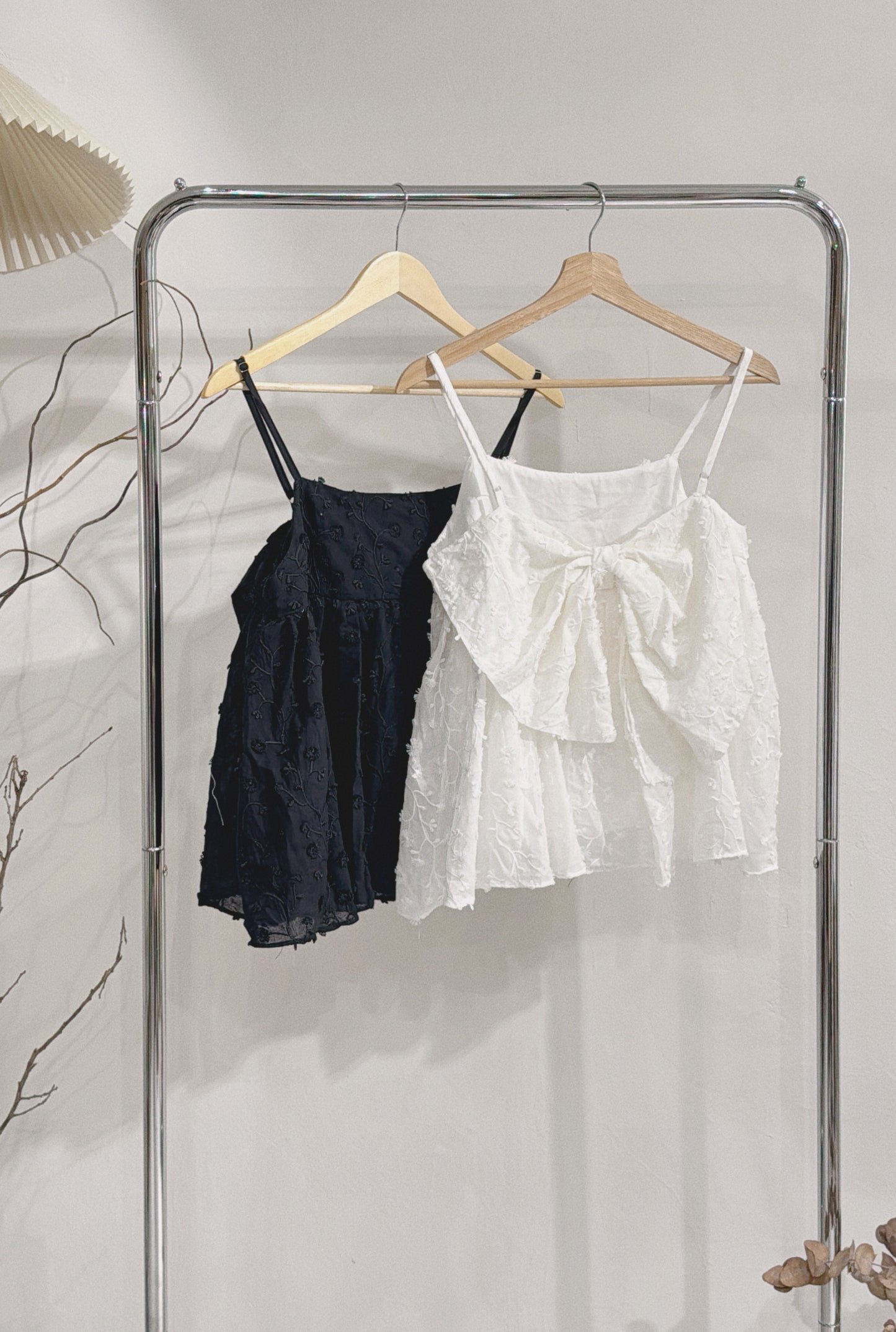 [ 預訂 ༠°◞✭ ゛] [ 前後可著! ] back ribbon cami • 2 colors