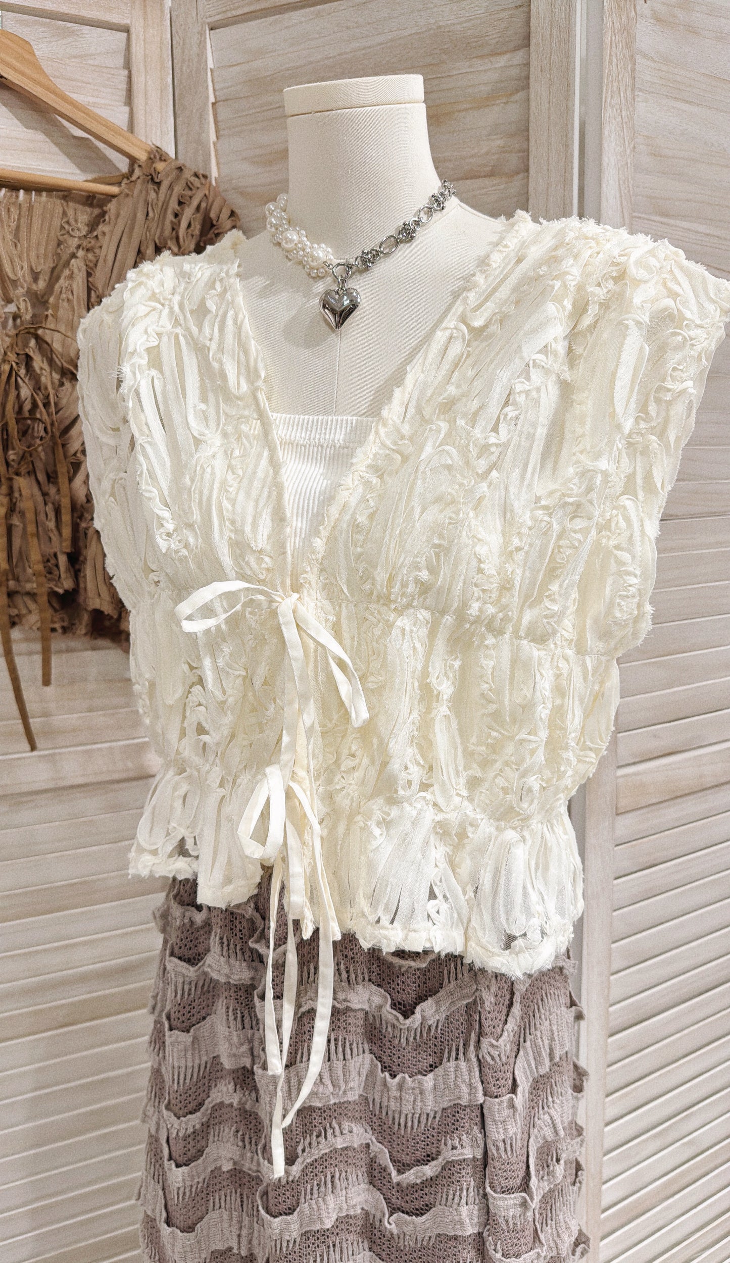 [ 現貨/預訂˚⊹♡ ] feather gilet vest / ivory