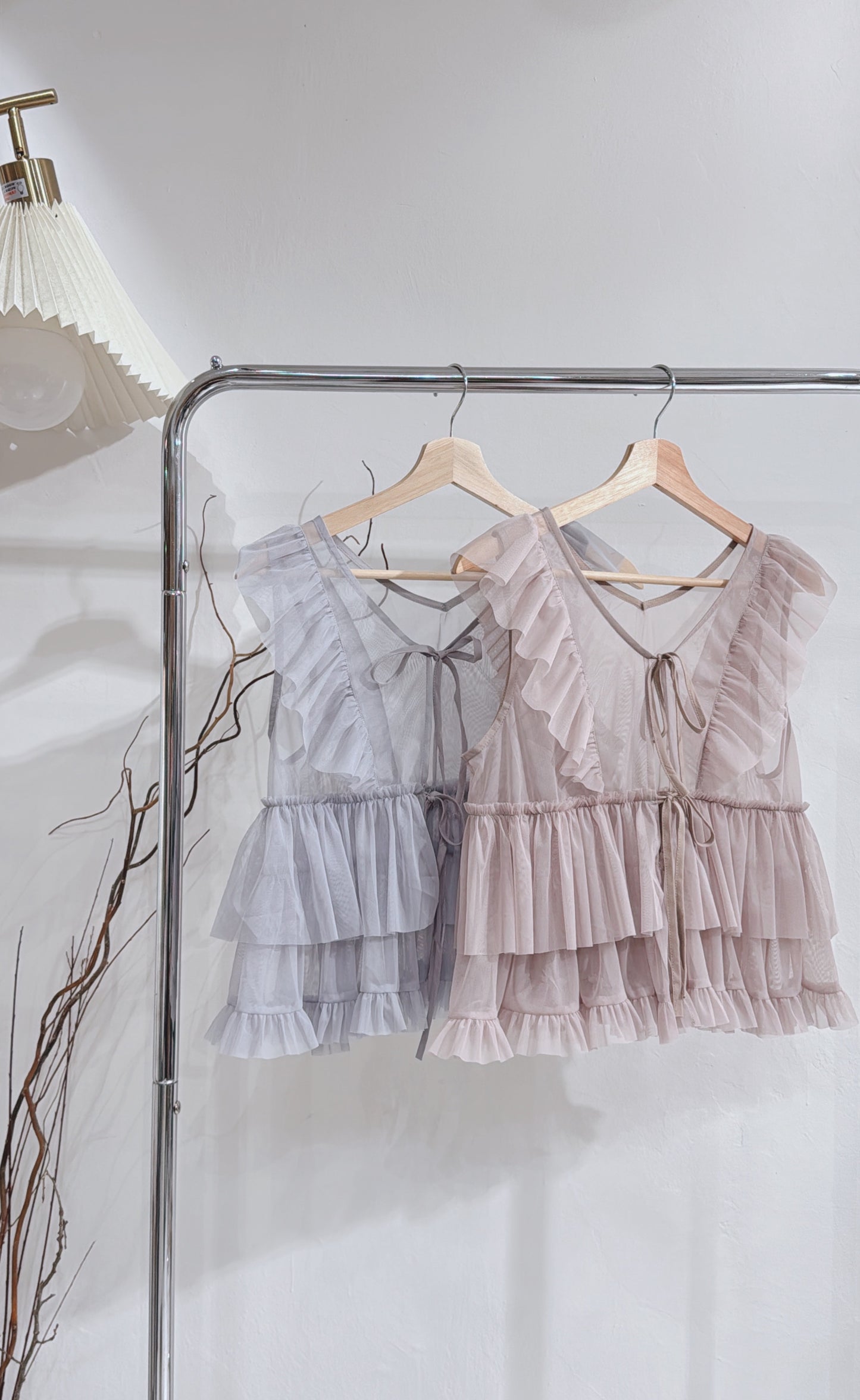 [ 𝐃𝐃𝐃 𝐌𝐀𝐃𝐄 超美自訂款𓂃⋆.˚] Tulle layer top / 2 colors