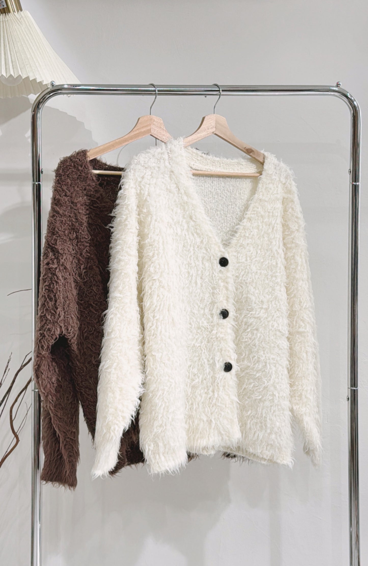 [ 預訂 / 現貨  ˚.🎀༘⋆] v-neck momo outer / ivory