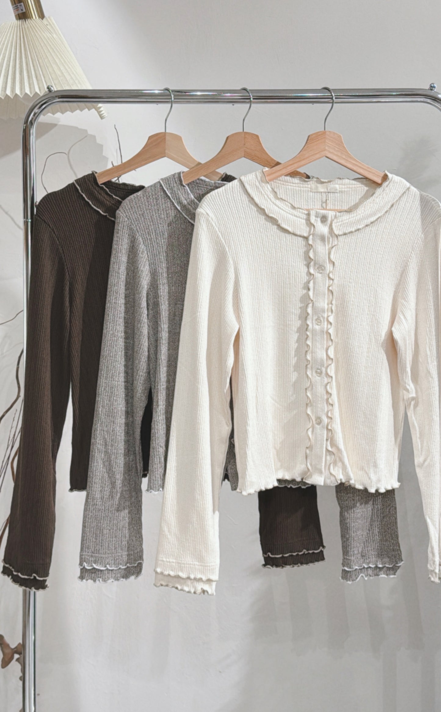 [ 現貨/預訂⋆⁺₊❅⋆ ] ruffle striped 2-ways top / ivory