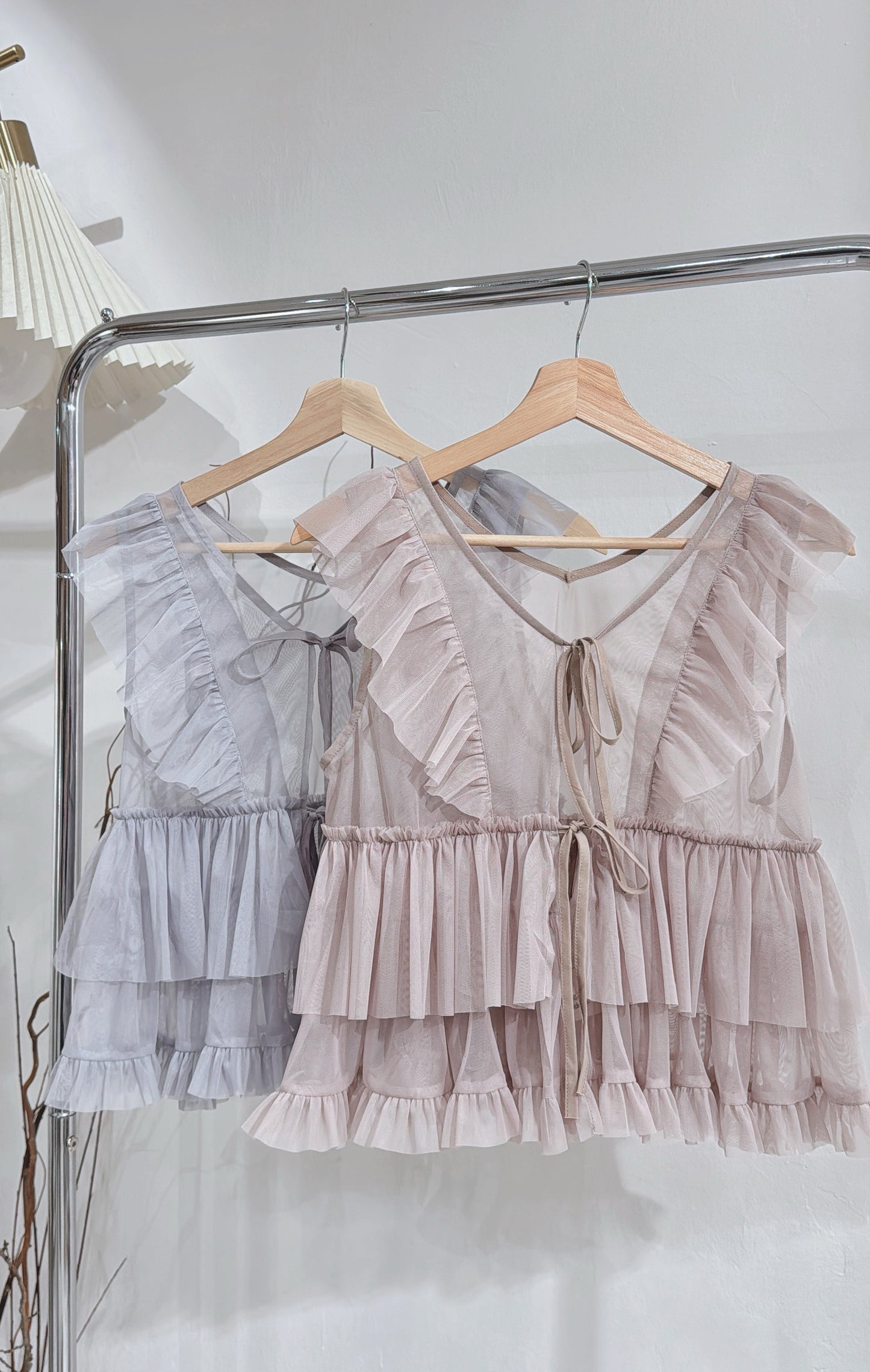 [ 𝐃𝐃𝐃 𝐌𝐀𝐃𝐄 超美自訂款𓂃⋆.˚] Tulle layer top / 2 colors