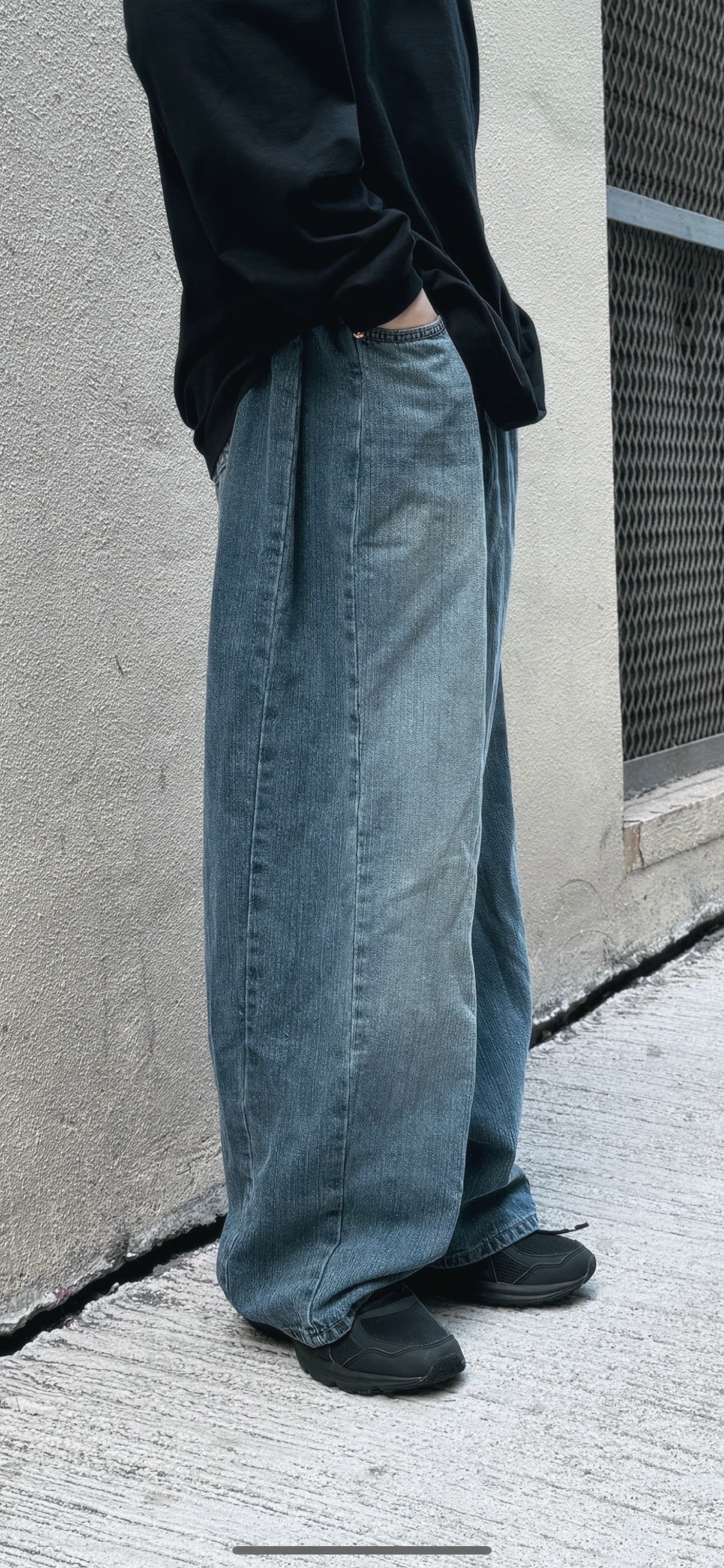 [Boyish items !] Baggy Dart Jeans - Denim