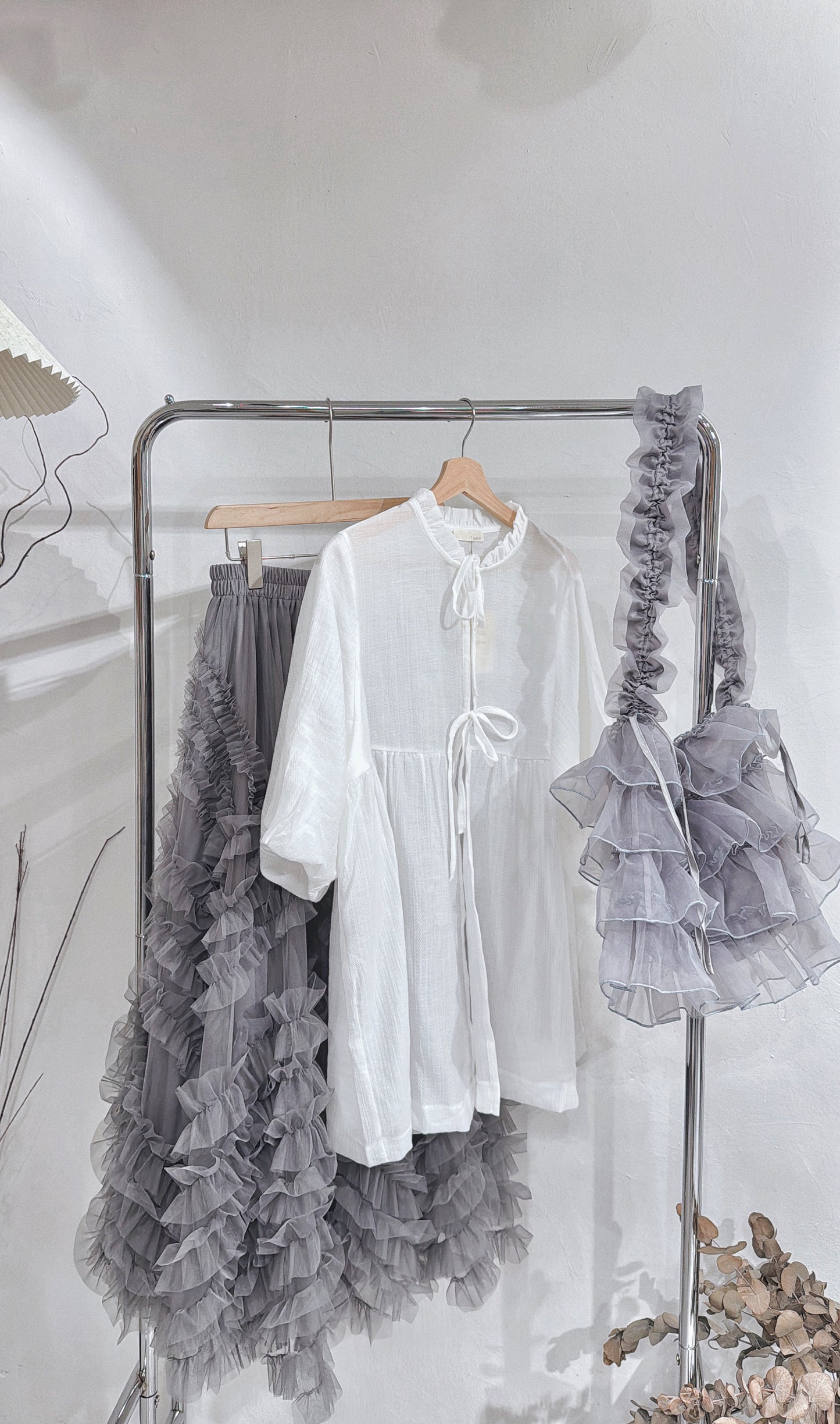 [ 現貨 / 預訂  ⋅˚₊‧ ] ballon sleeve bonnie top / white
