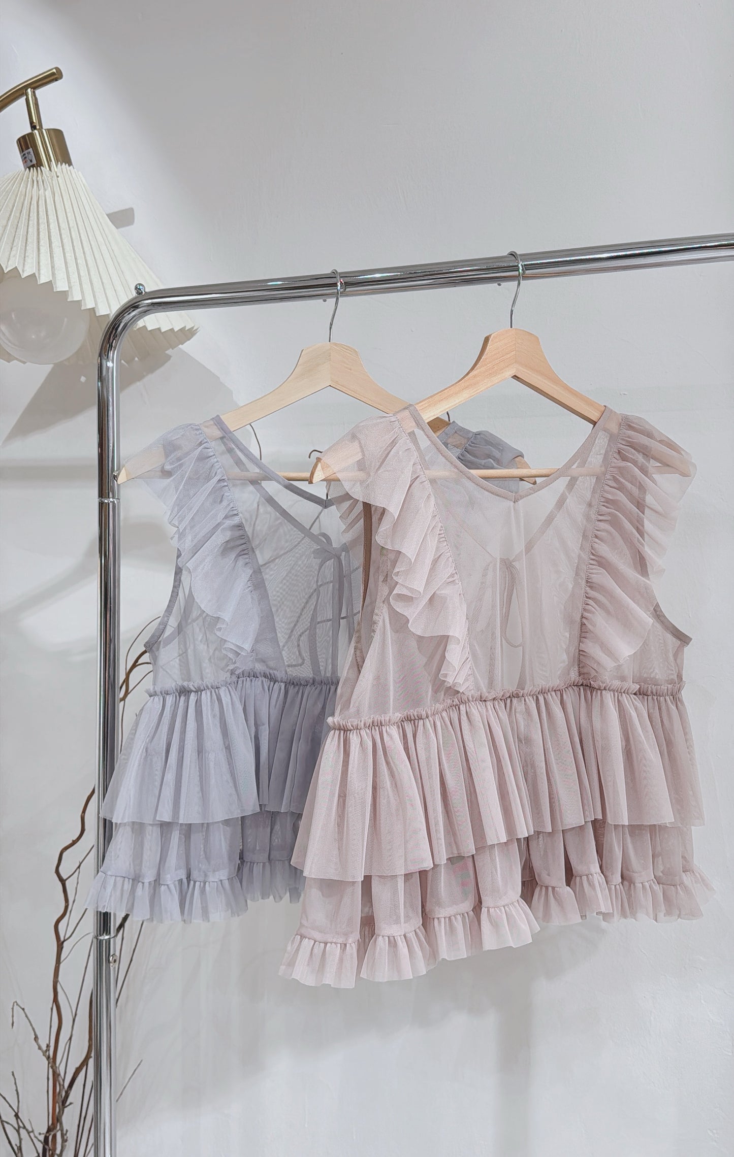 [ 𝐃𝐃𝐃 𝐌𝐀𝐃𝐄 超美自訂款𓂃⋆.˚] Tulle layer top / 2 colors