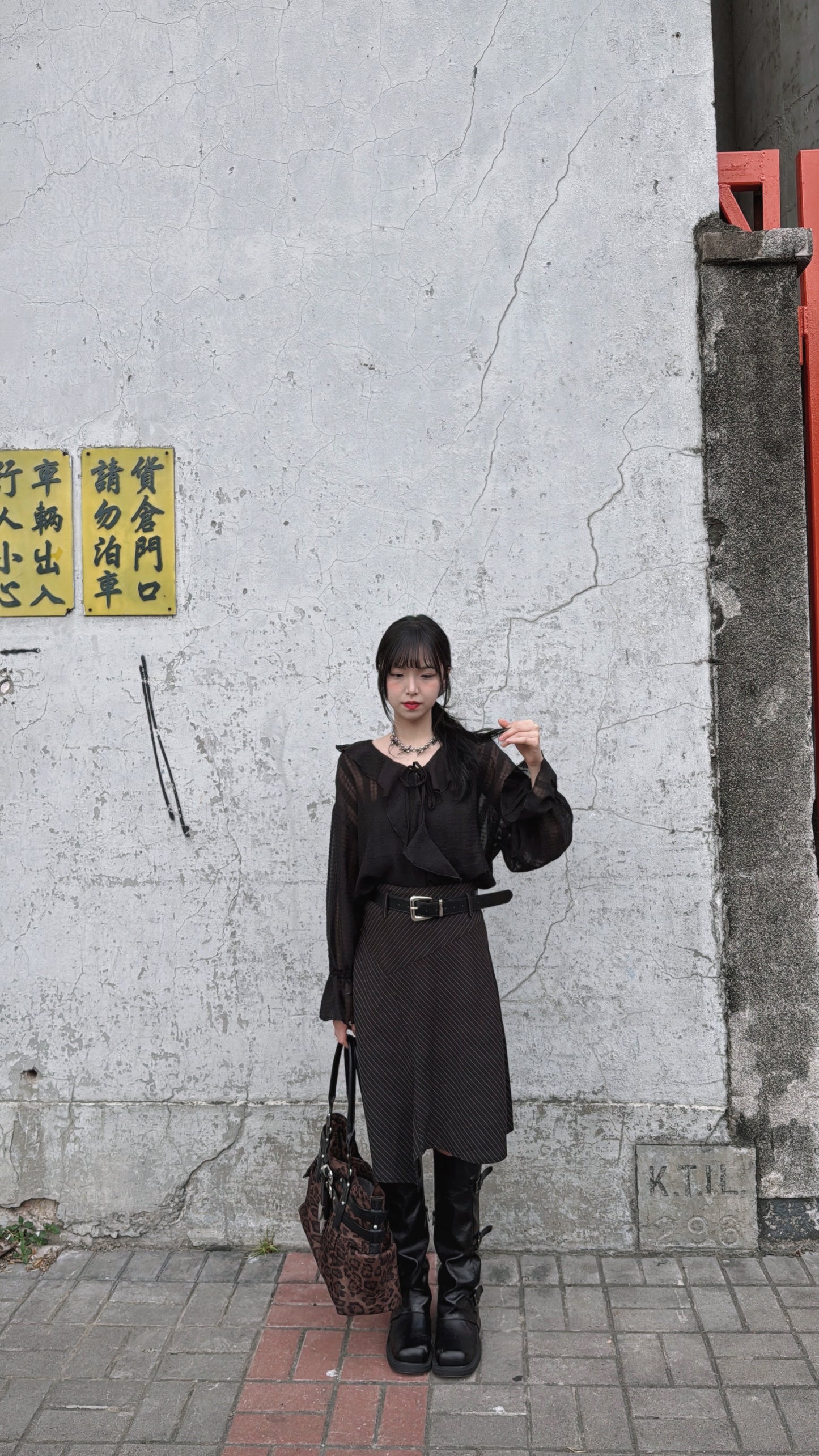 [ 預訂⋆𐙚 ̊. ] [ 店主自留款！必入！]  Striped unbalanced mid skirt / black