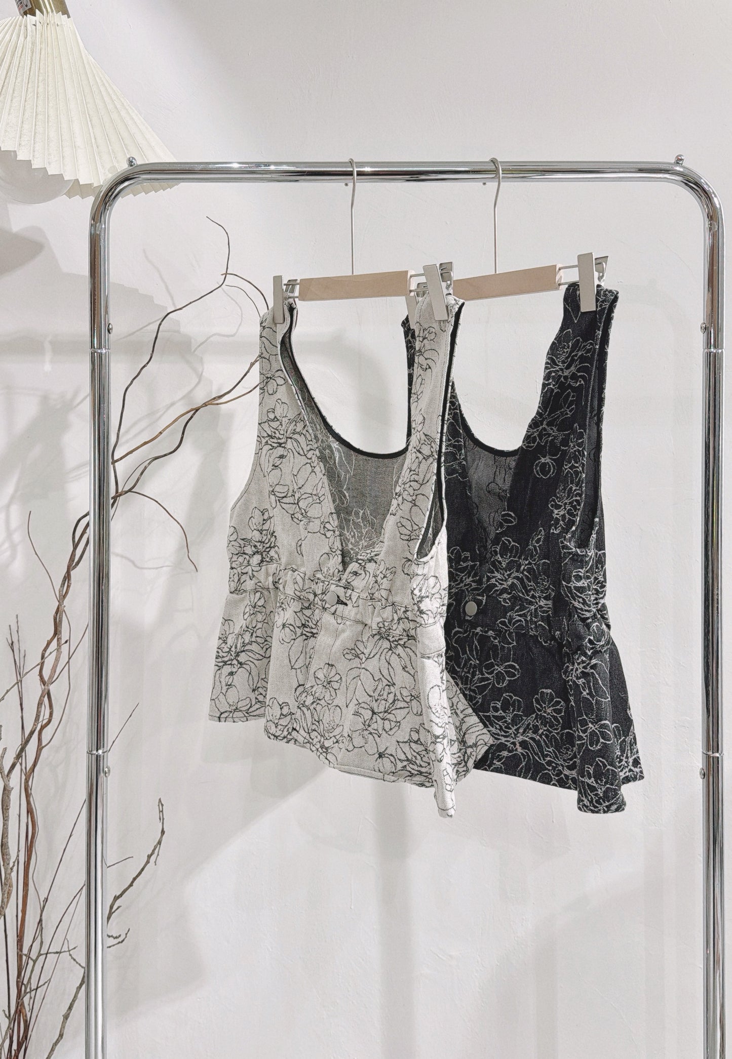 [ 現貨/預訂⋆.𐙚 ̊ ] [ 牛仔布料！] handrawn flower bustier / black