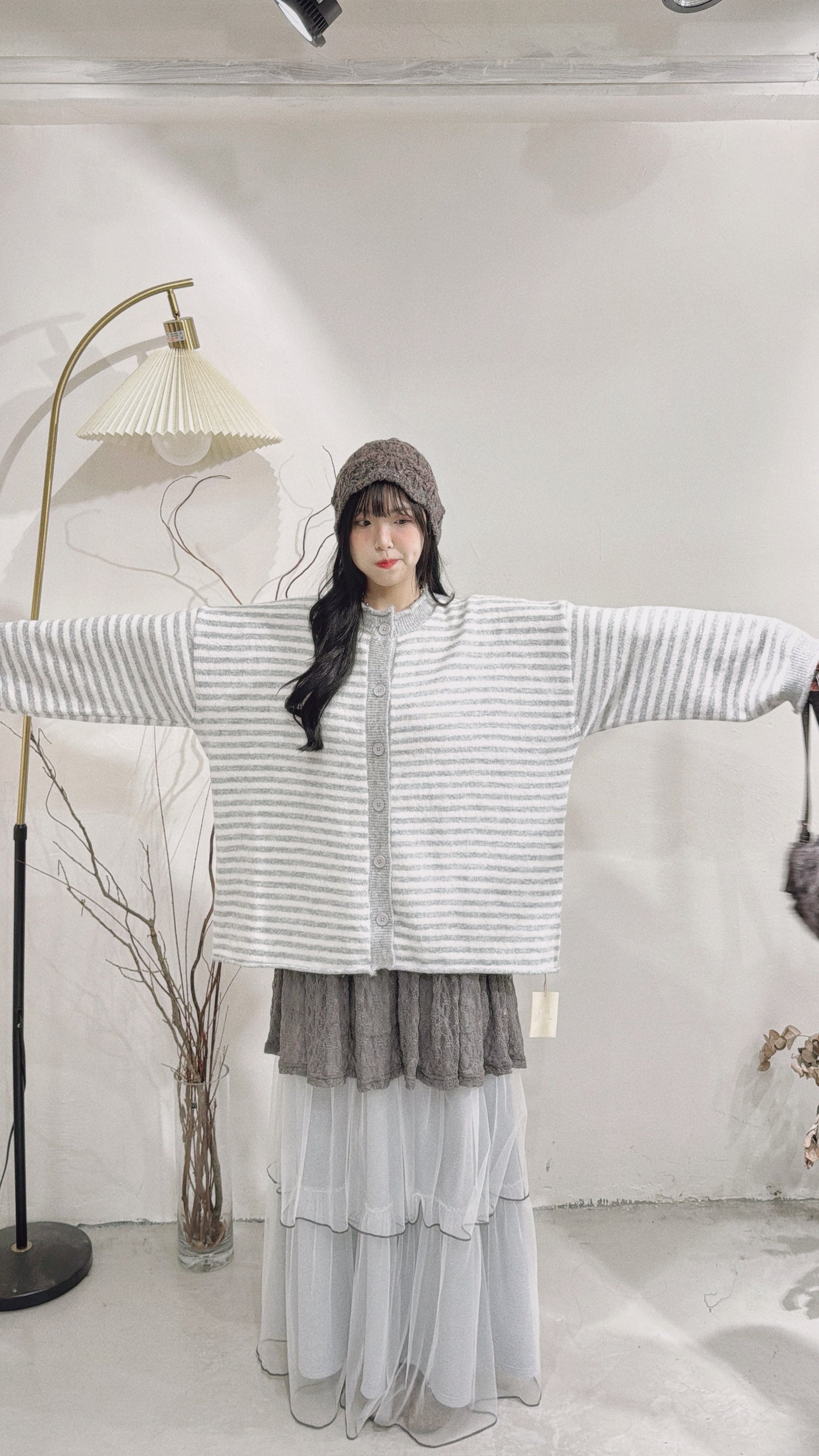 [ 現貨/預訂⋆⁺₊❅ ] striped knit outer / grey