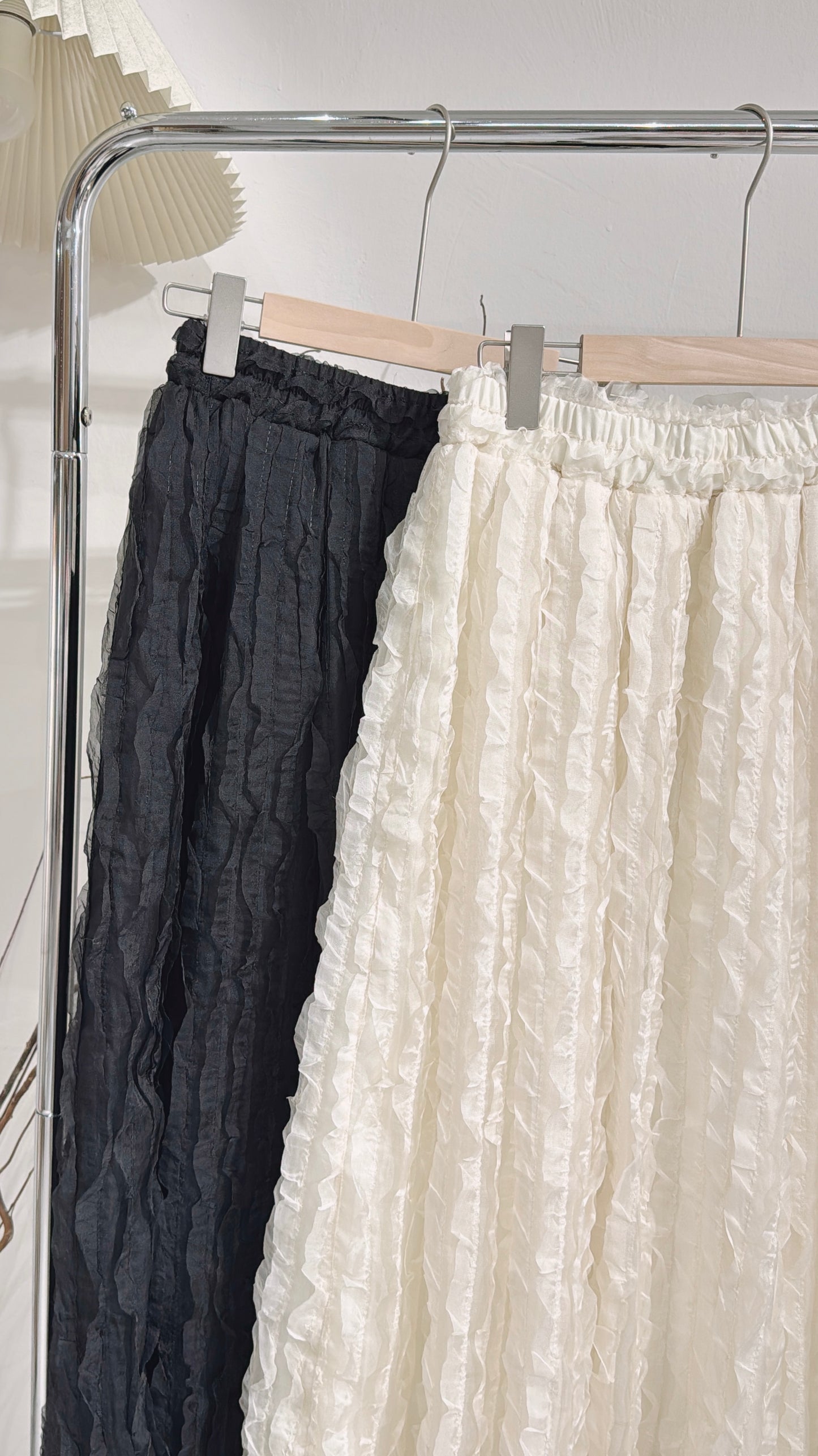 [ 現貨/預訂 ˚⟡˖ ࣪] [ 小個子友好！]  sheer ruffle textured skirt / 2 colors