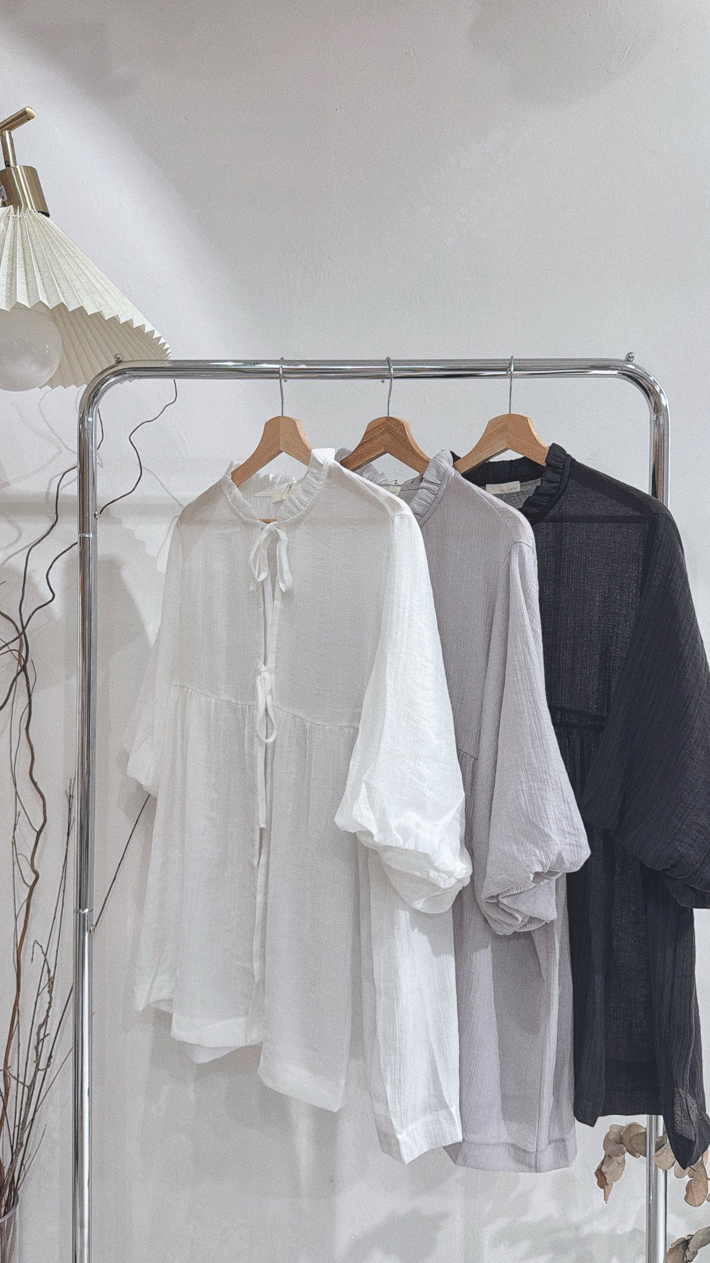 [ 現貨 / 預訂  ⋅˚₊‧ ] ballon sleeve bonnie top / white