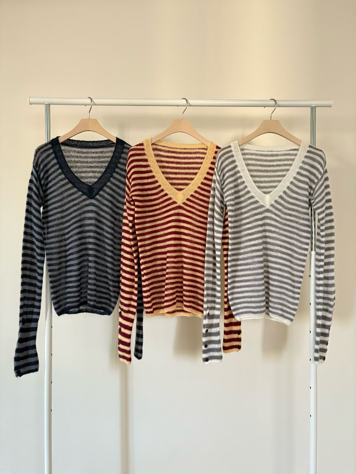 ［ 早鳥 early bird 價 🐈‍⬛✨ ] striped knit button sleeve top / 3 colors