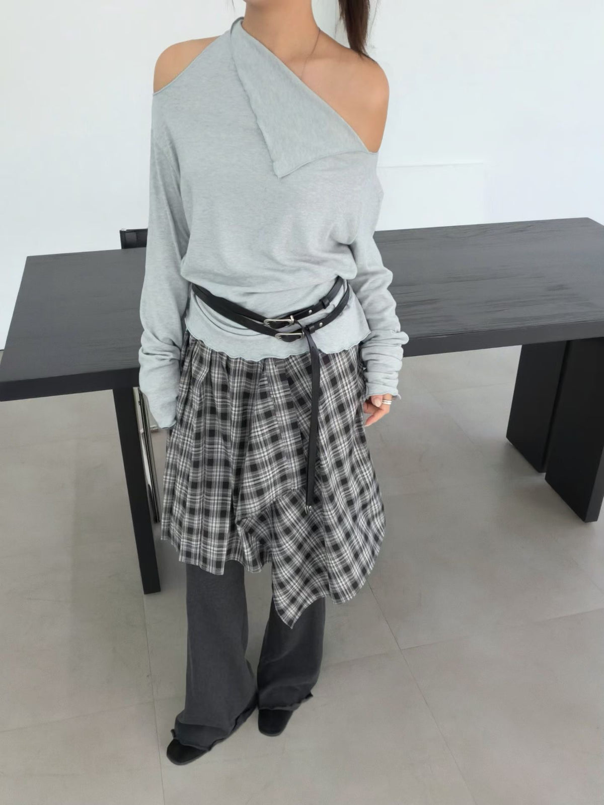 [ dudeinKR 限時連線價！🇰🇷⋆. ] unbalanced off shoulder top / 3 colors