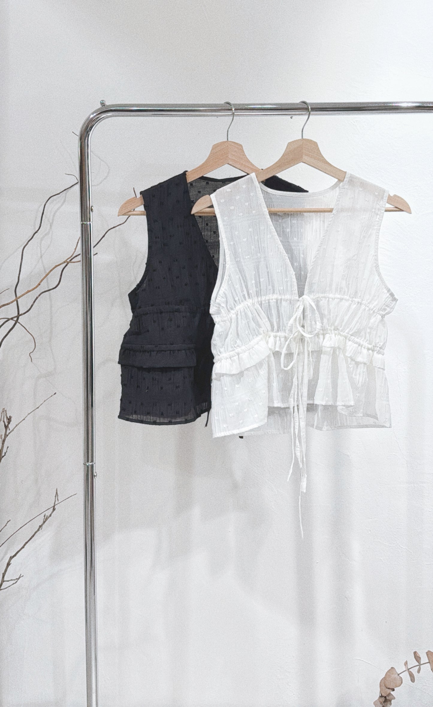 [ 熱賣！現貨 🪽⋆ ] [ 修腰版！] dobby vest (ver.2) • 2 colors