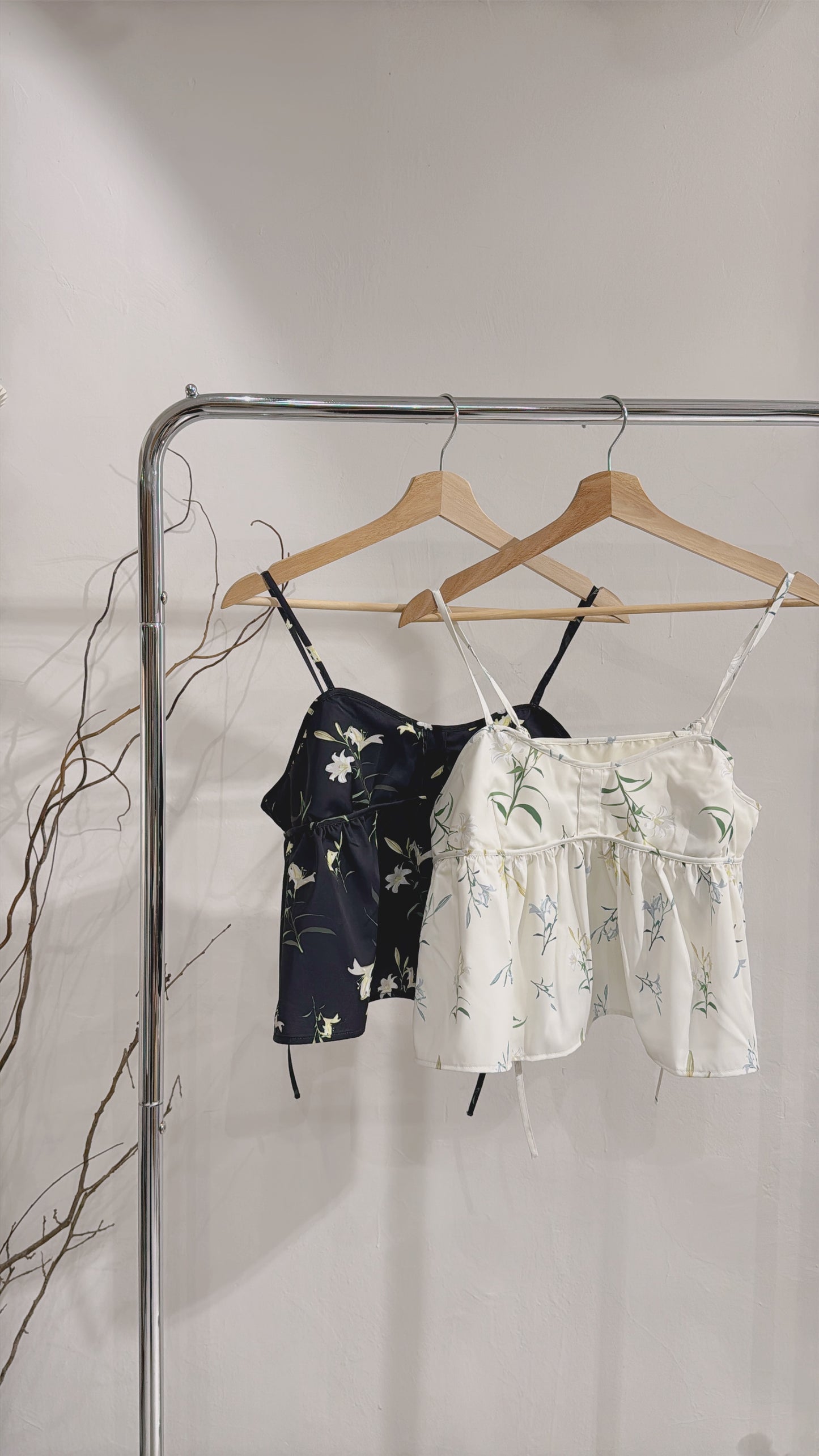 [ 預訂  ₊˚⊹♡ ] floral printed cami / 2 colors