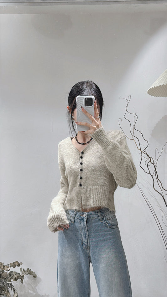 [ 店主&models' pick!] V-neck shaggy knit/ light khaki