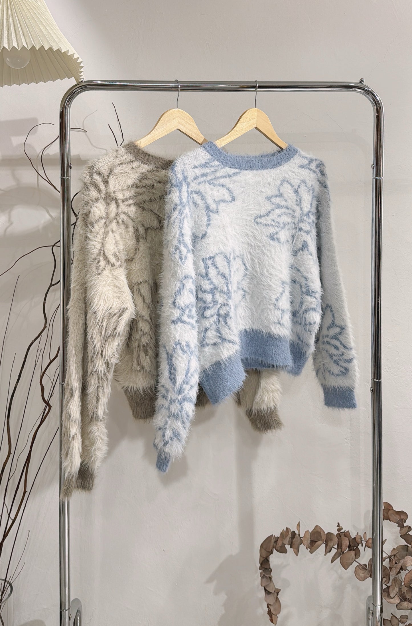 [ 現貨 / 預訂 ⋆𐙚 ̊ ] floral fluffy sweater / blue