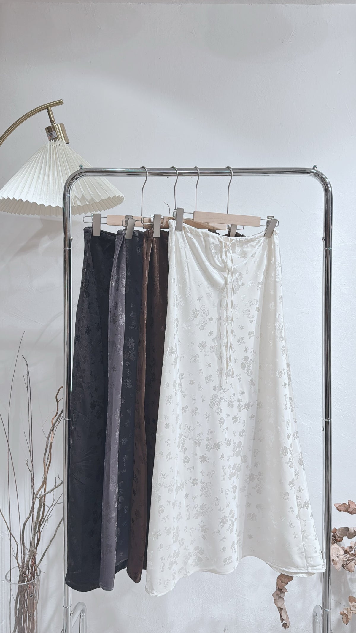 [ 預訂🪽⋆ ] [超grand✨] satin flower skirt / 4 colors