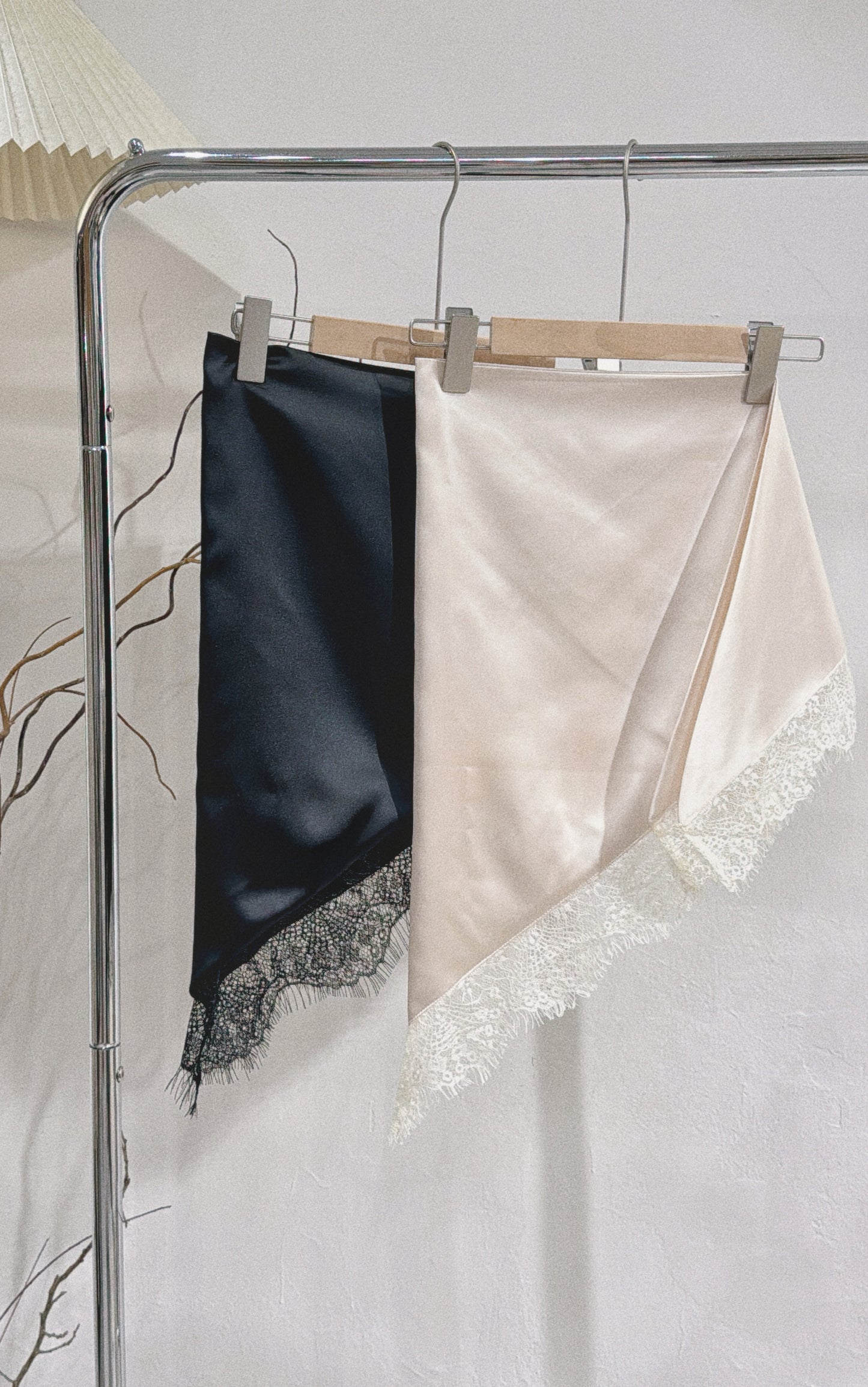 [ 現貨 / 預訂🪽⋆ ՙִՙ ] [ 高級！] silk scarf / 2 colors