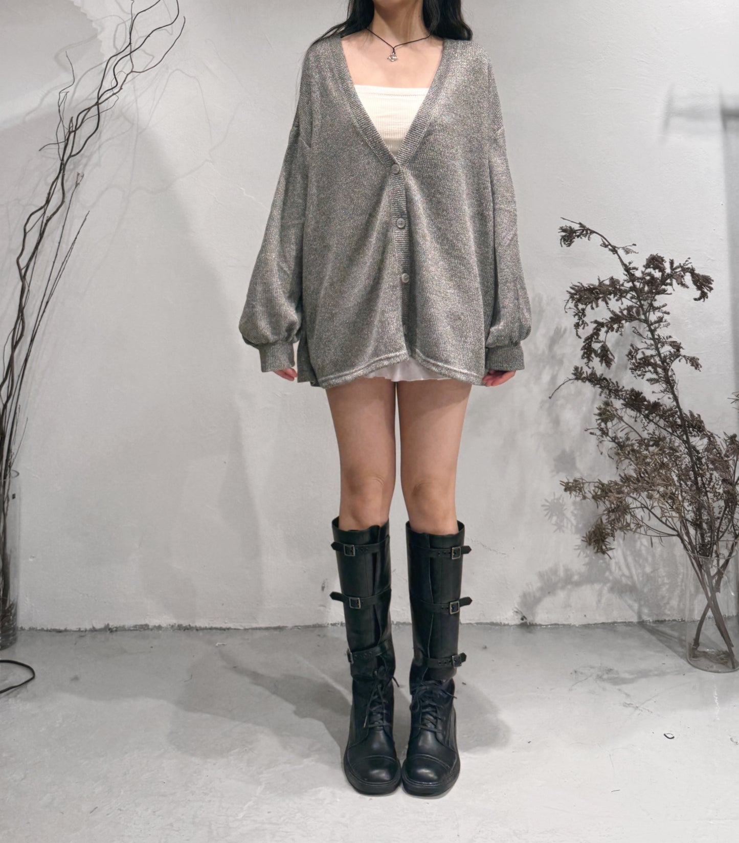 [ little bling bling ✨] v-neck glossy outer/ light grey