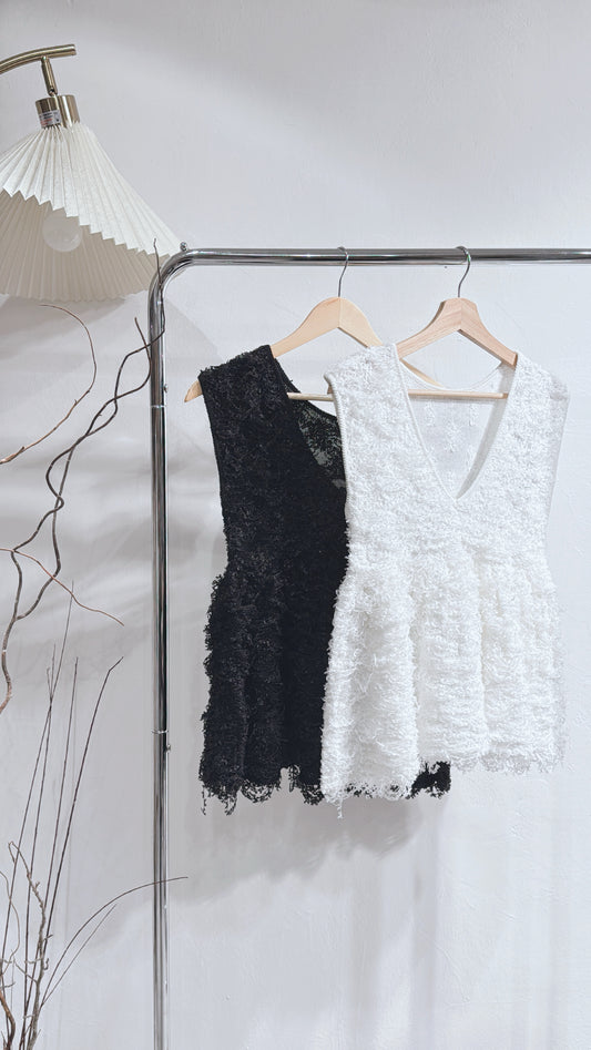 [ 現貨🪽⋆ ] v-neck momo vest • 2 colors