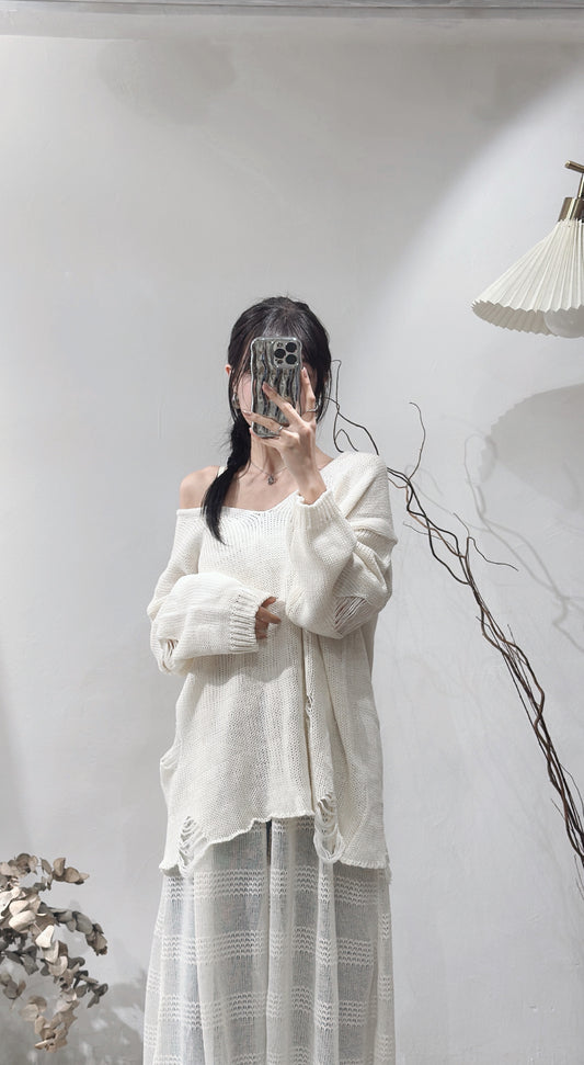[預訂] V-neck oversized knit top / ivory