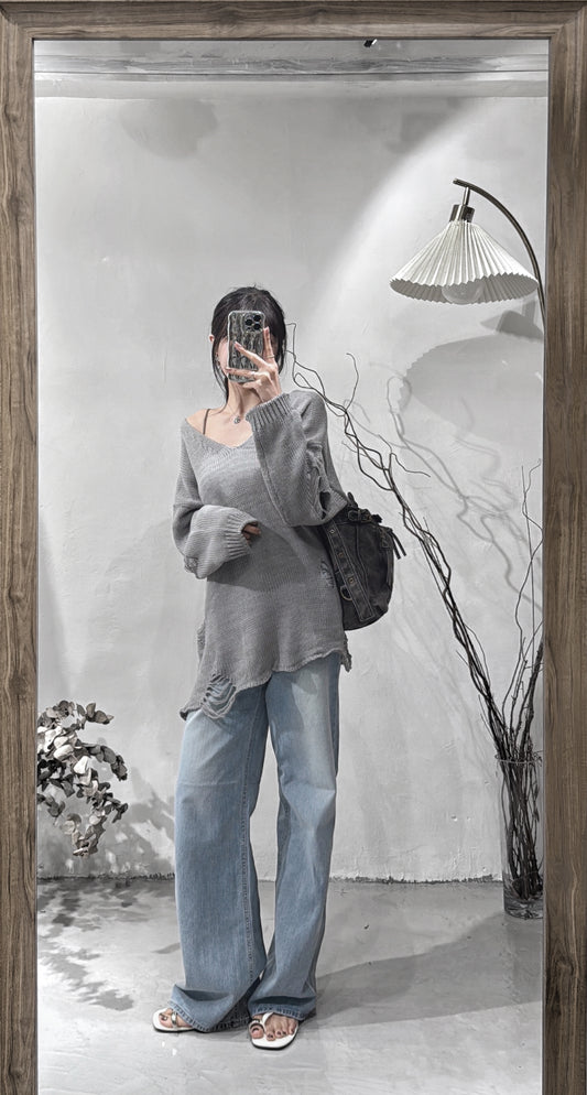 [預訂] V-neck oversized knit top / grey