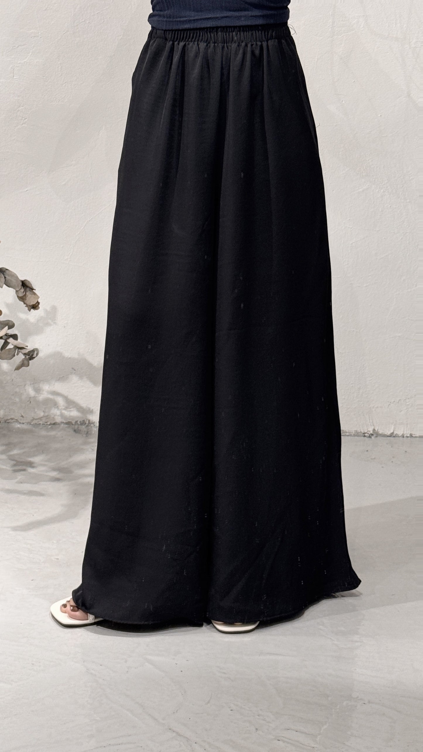 [預訂] Silk Slacks / Black