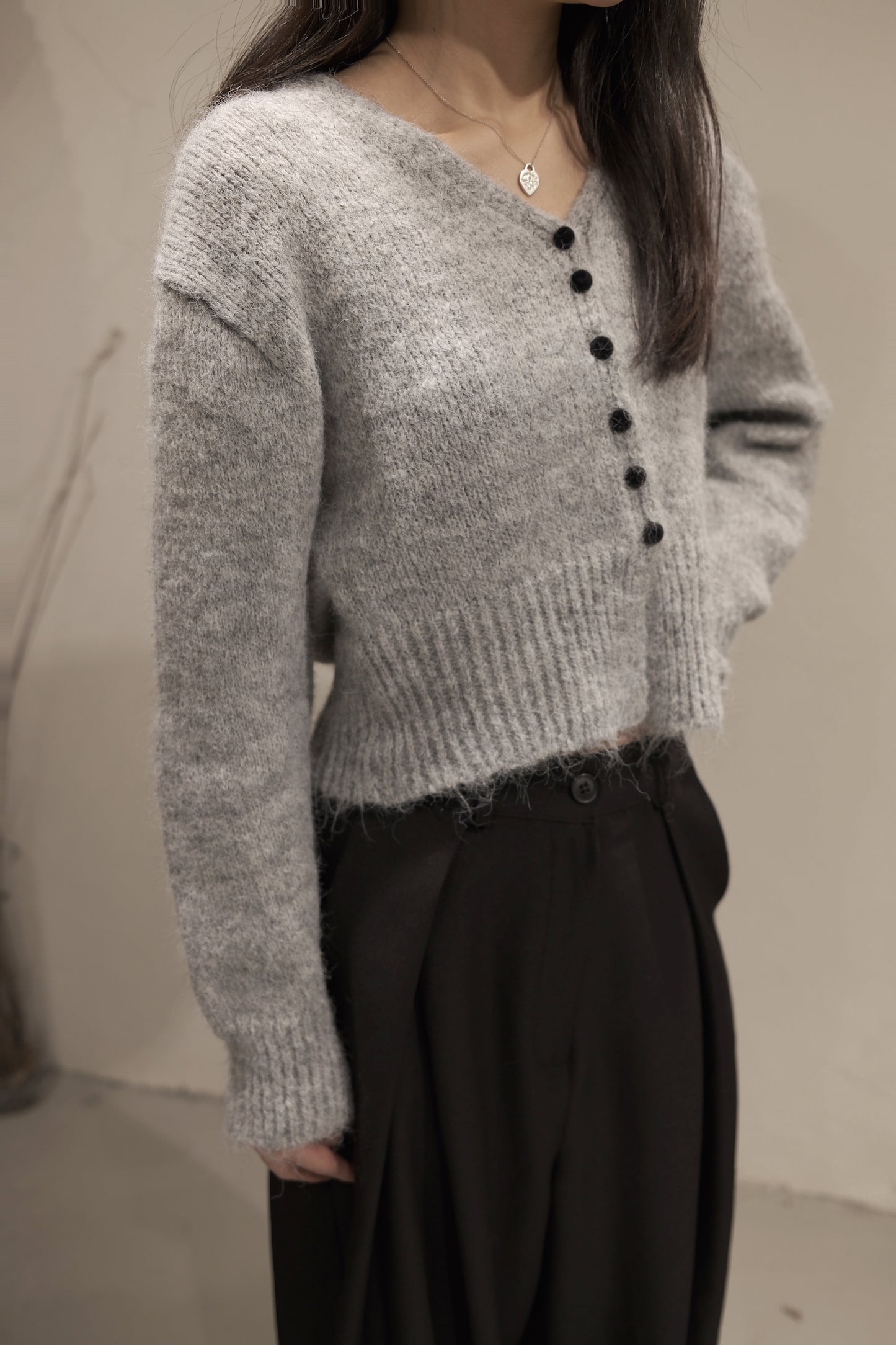 [ 店主&models' pick!] V-neck shaggy knit/ grey