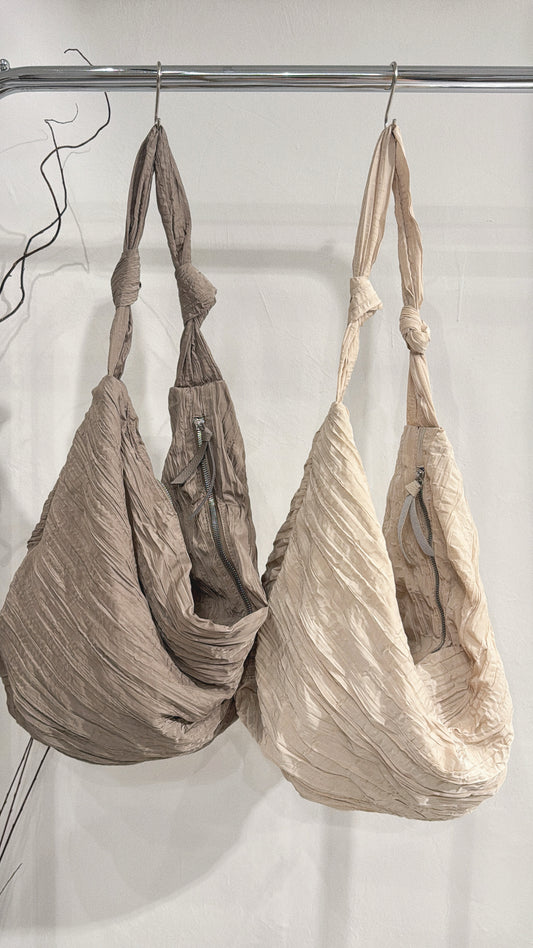 [ 預訂⋆⭒˚.⋆ ] textured bag / 2 colors (奶茶色愛好者 must pick! ˚ʚ🧋ɞ˚‧）
