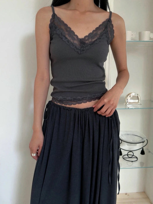 ［ 預訂 🐈‍⬛✨ ] lace v-neck cami / 3 colors