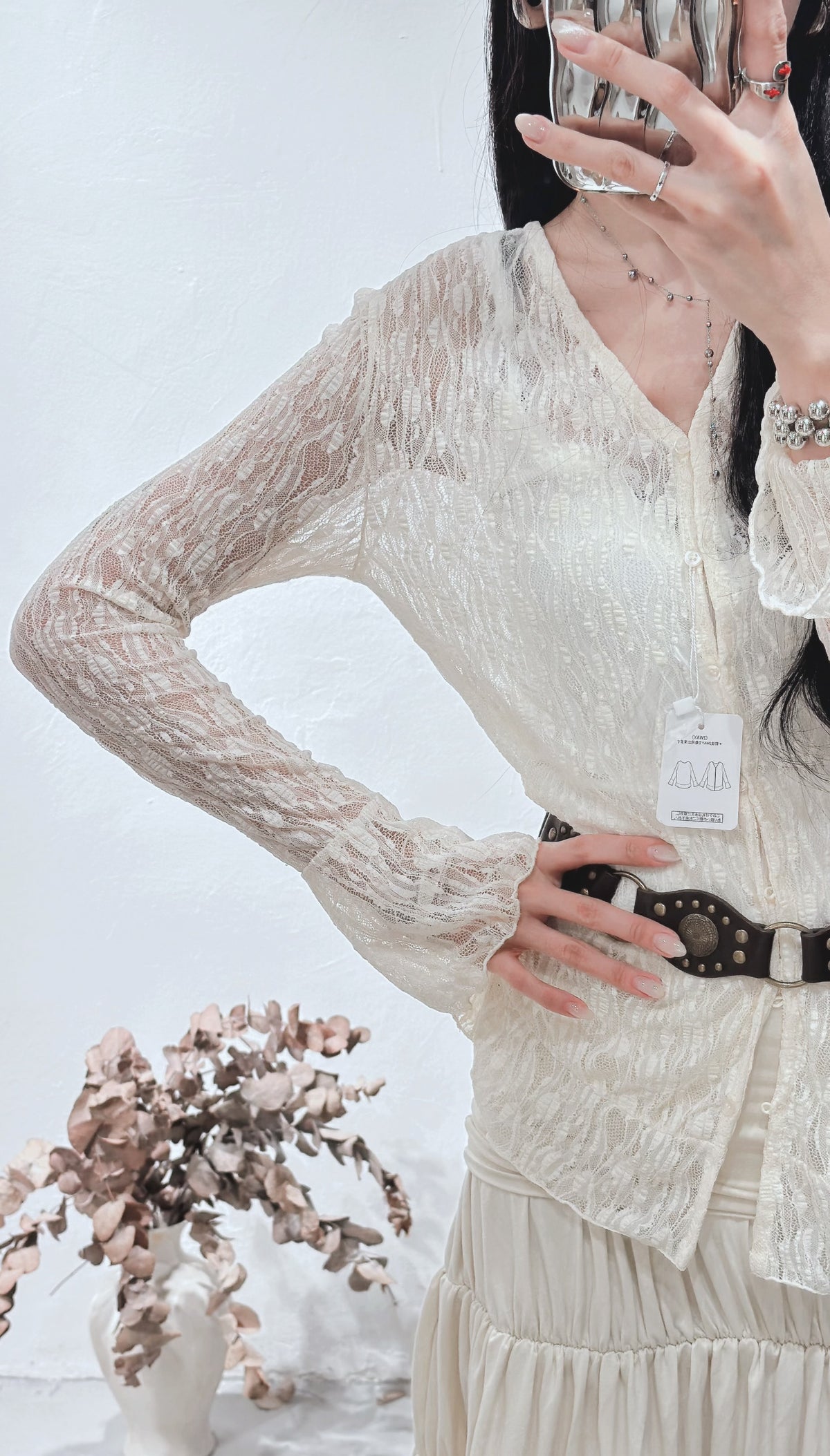 ［ 現貨/預訂 🐈‍⬛✨ ] Textured Lace Blouse / cream