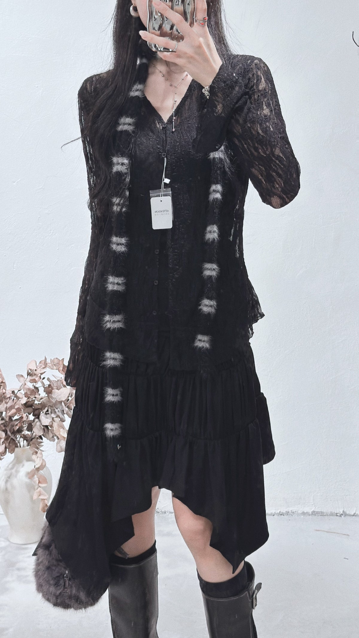 ［ 現貨/預訂 🐈‍⬛✨ ] Textured Lace Blouse / black