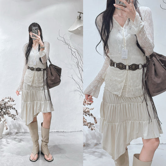［ 現貨/預訂 🐈‍⬛✨ ] Textured Lace Blouse / cream